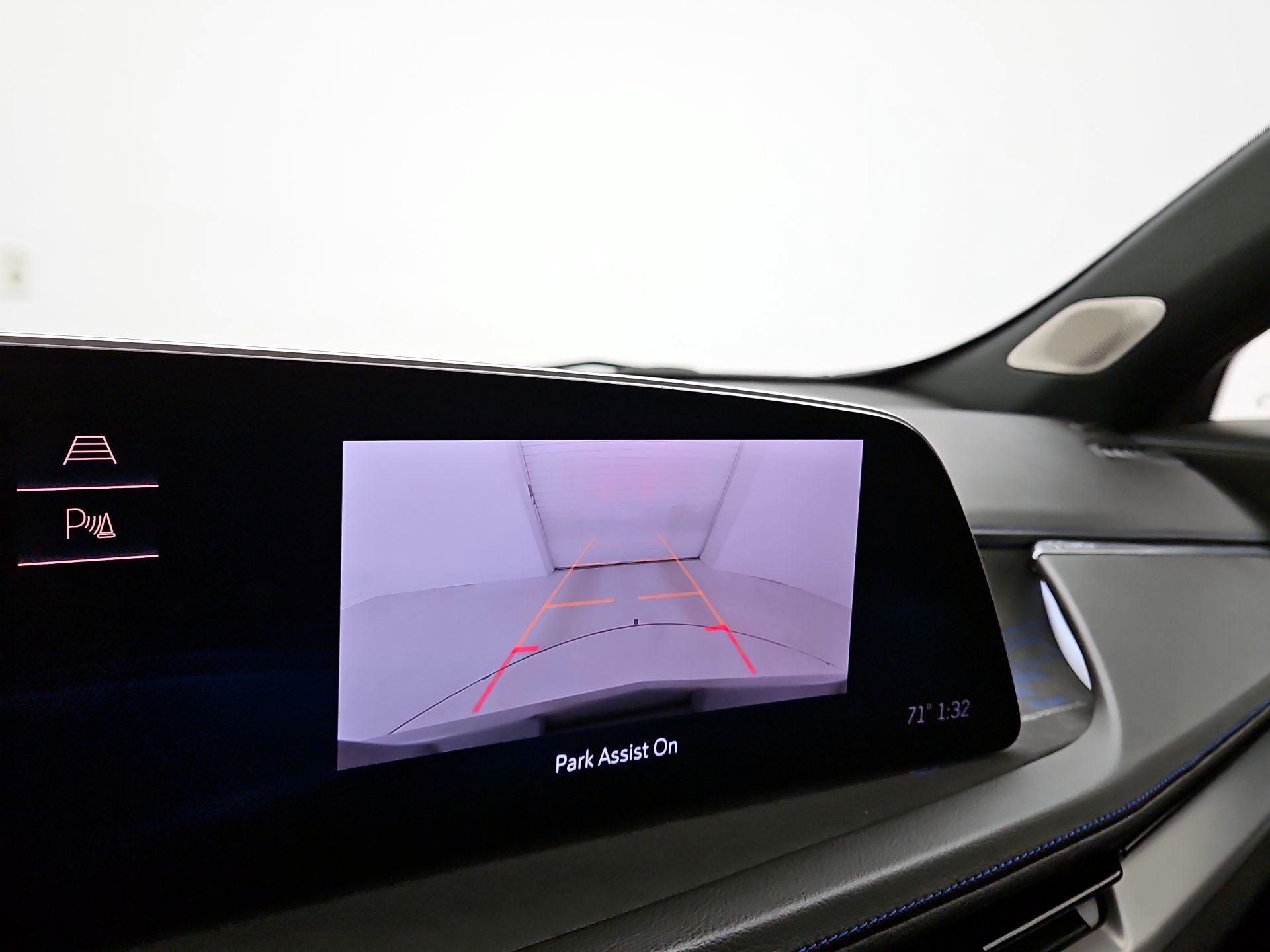 Thumbnail: 2024 Cadillac XT4 - 15