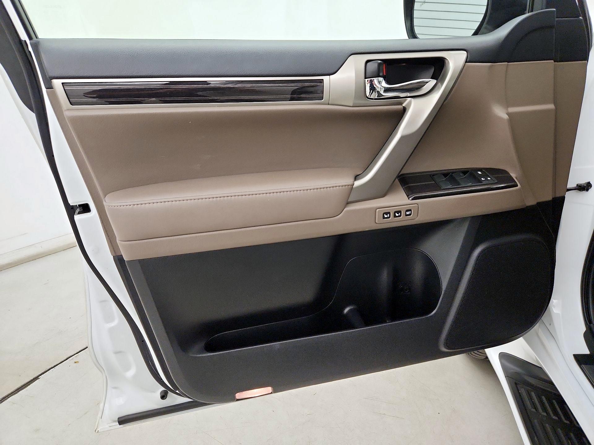 Thumbnail: 2020 Lexus GX - 12