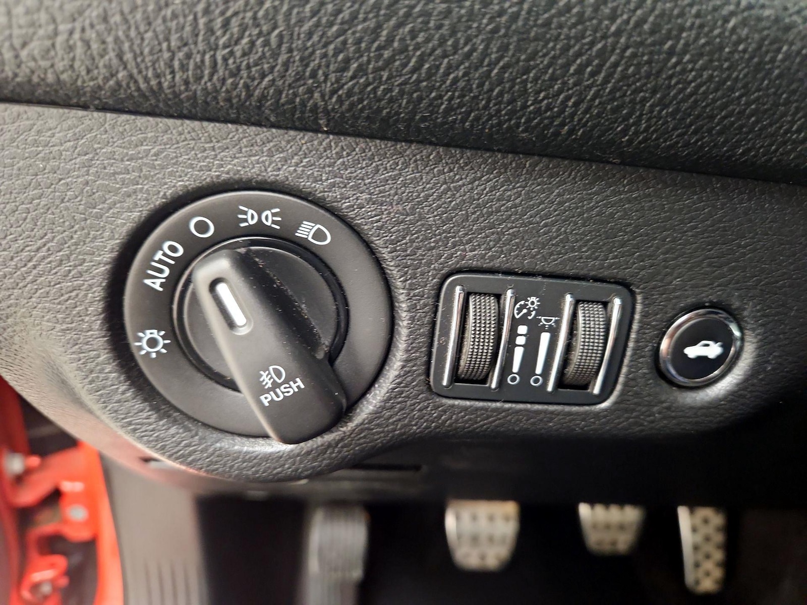 2016 Dodge Challenger R/T - Photo 12