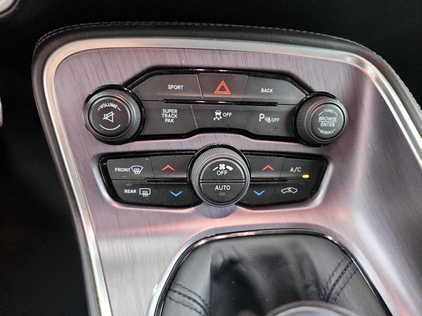 2016 Dodge Challenger R/T - Photo 16