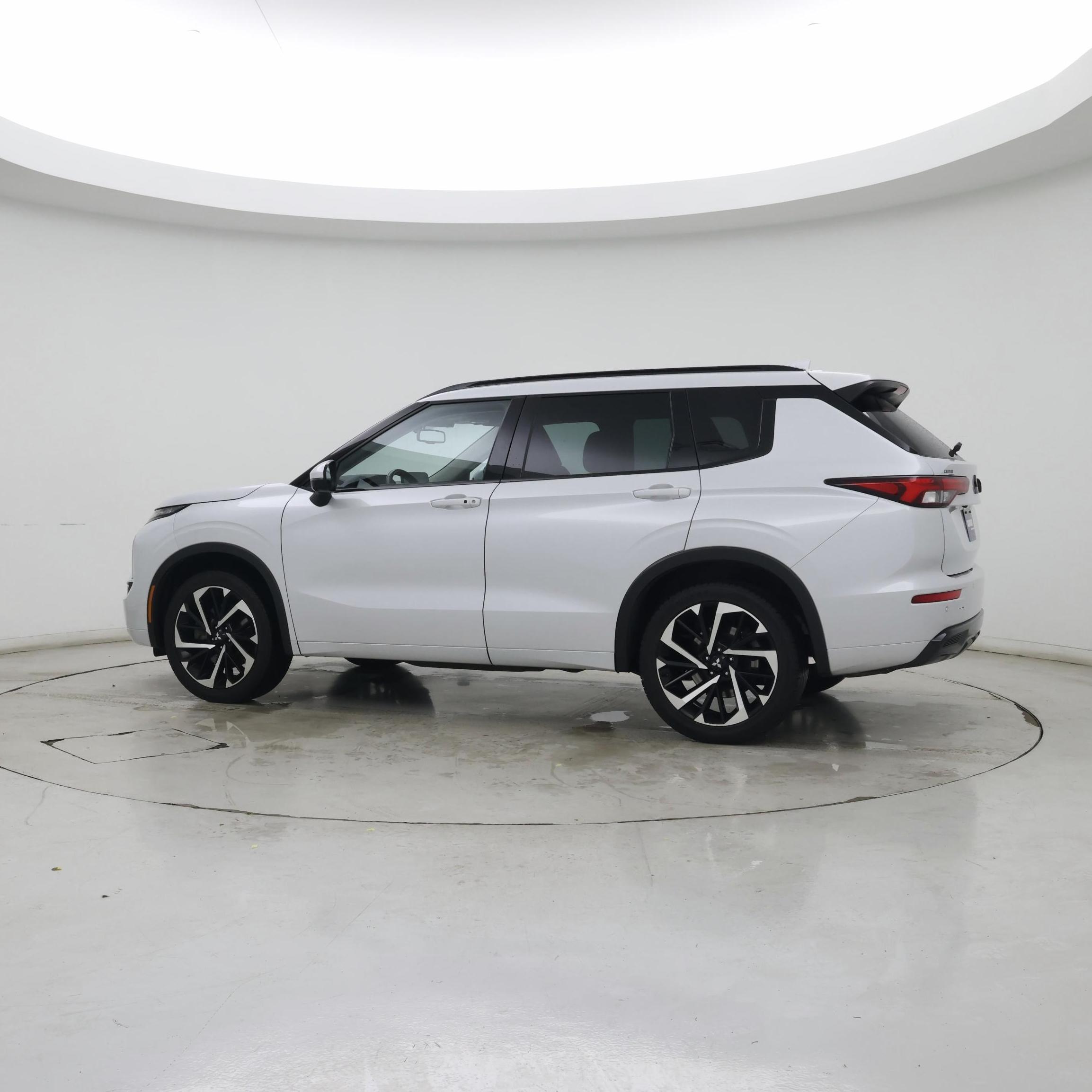 Thumbnail: 2022 Mitsubishi Outlander - 3