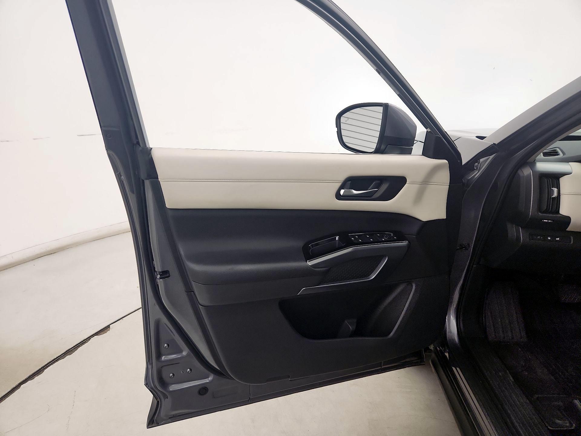 Thumbnail: 2023 Nissan Pathfinder - 12