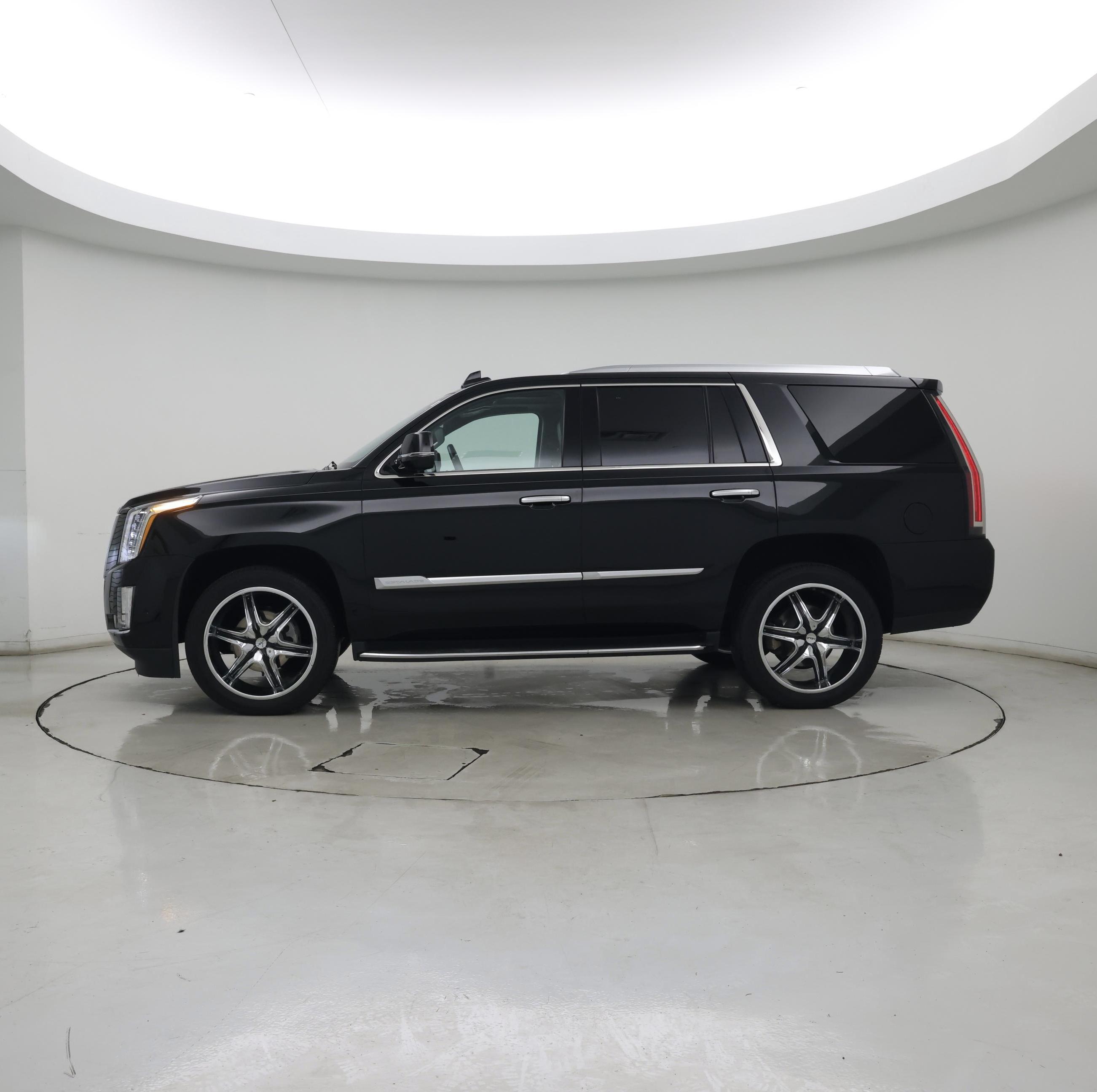 Thumbnail: 2019 Cadillac Escalade - 3