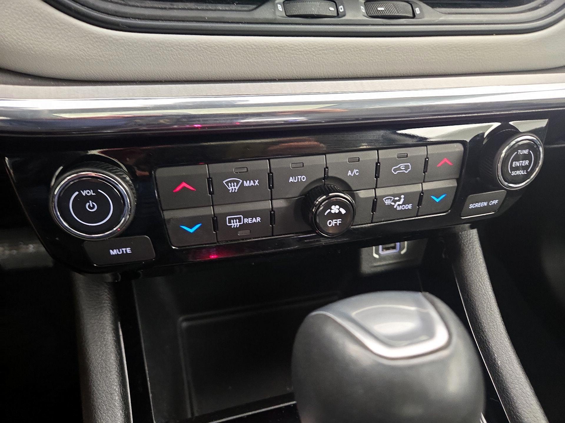 Thumbnail: 2022 Jeep Compass - 16