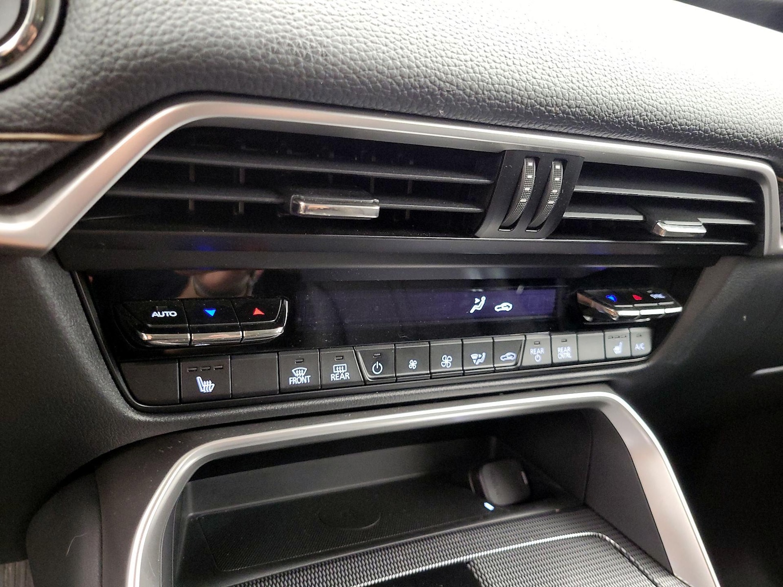2024 Mazda CX-90 Premium Package - Photo 18