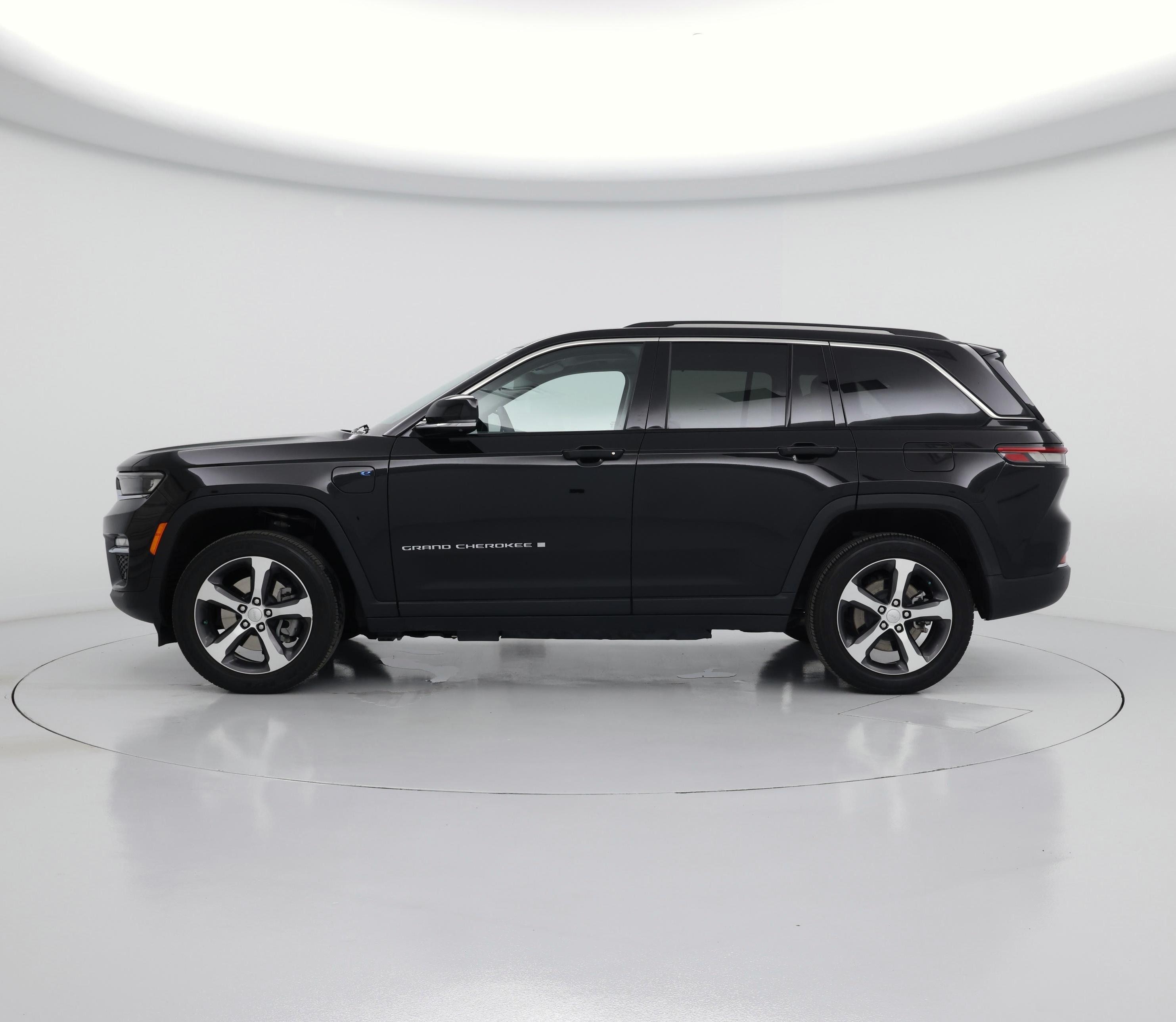 Thumbnail: 2022 Jeep Grand Cherokee - 3