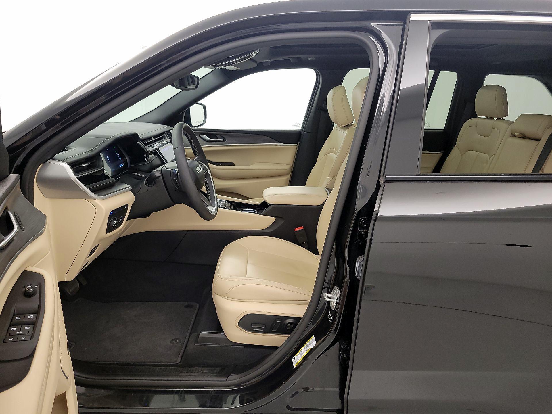 Thumbnail: 2022 Jeep Grand Cherokee - 11