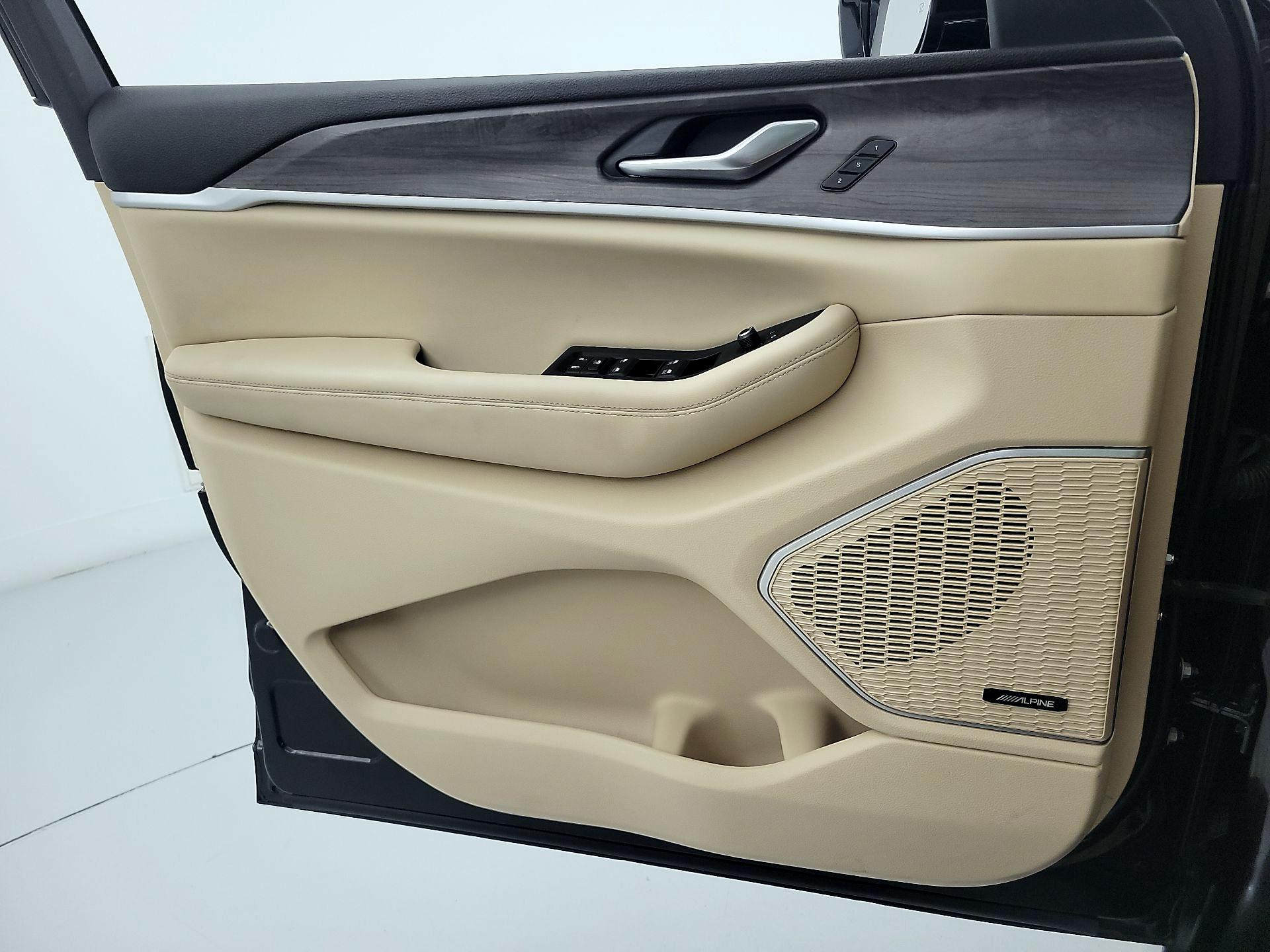 Thumbnail: 2022 Jeep Grand Cherokee - 12