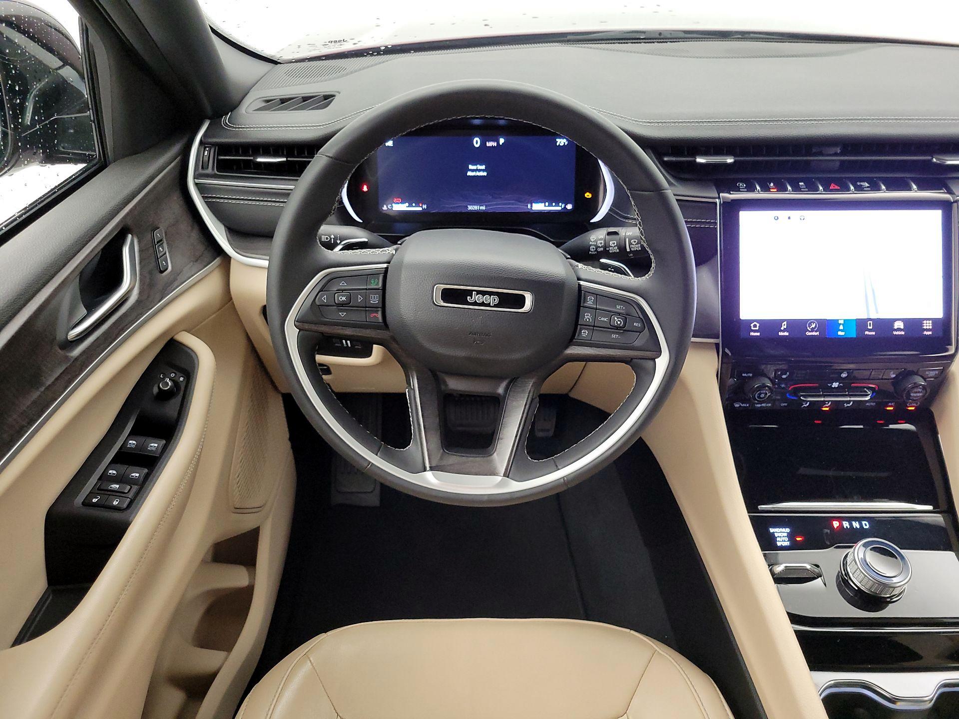 Thumbnail: 2023 Jeep Grand Cherokee - 10
