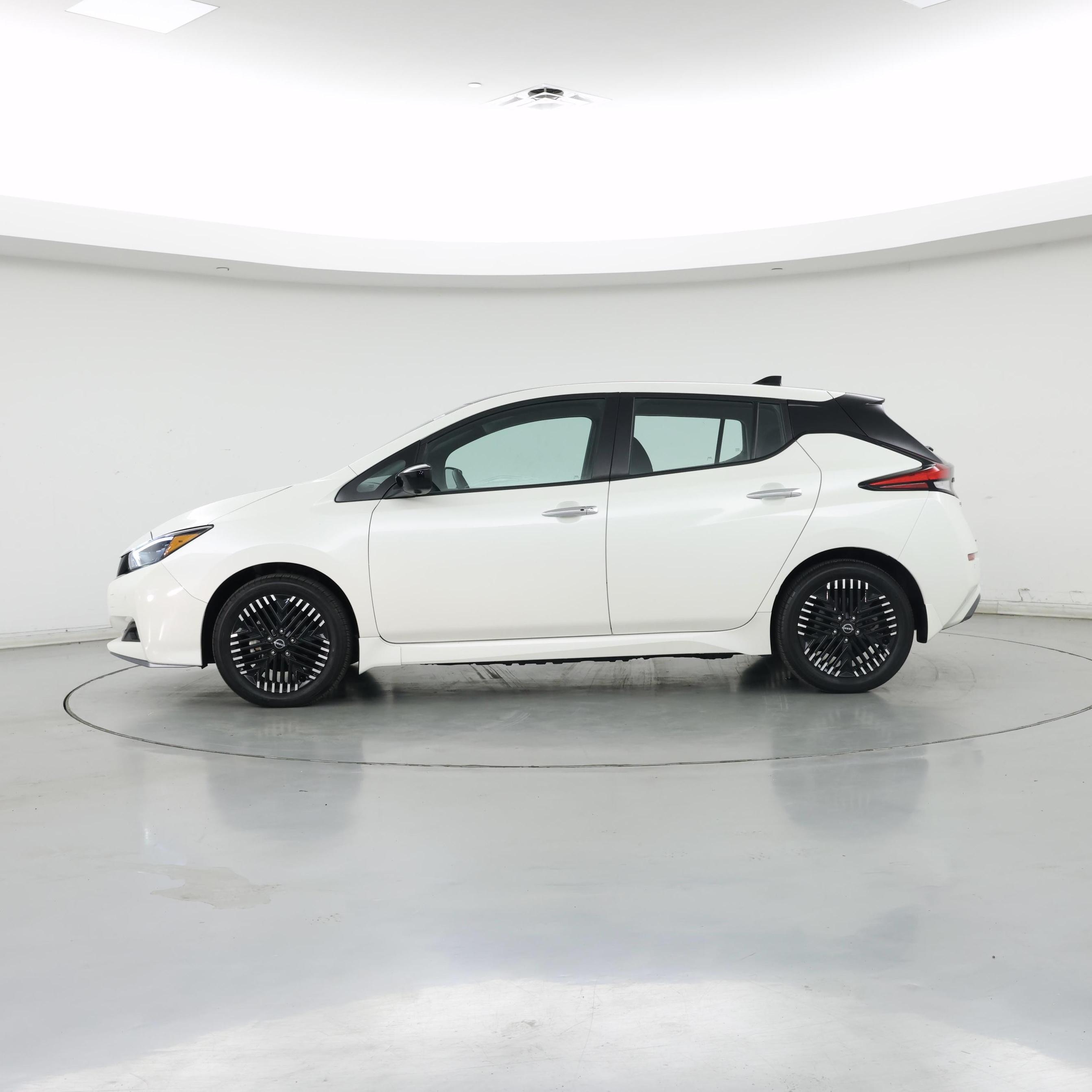 Thumbnail: 2023 Nissan Leaf - 3