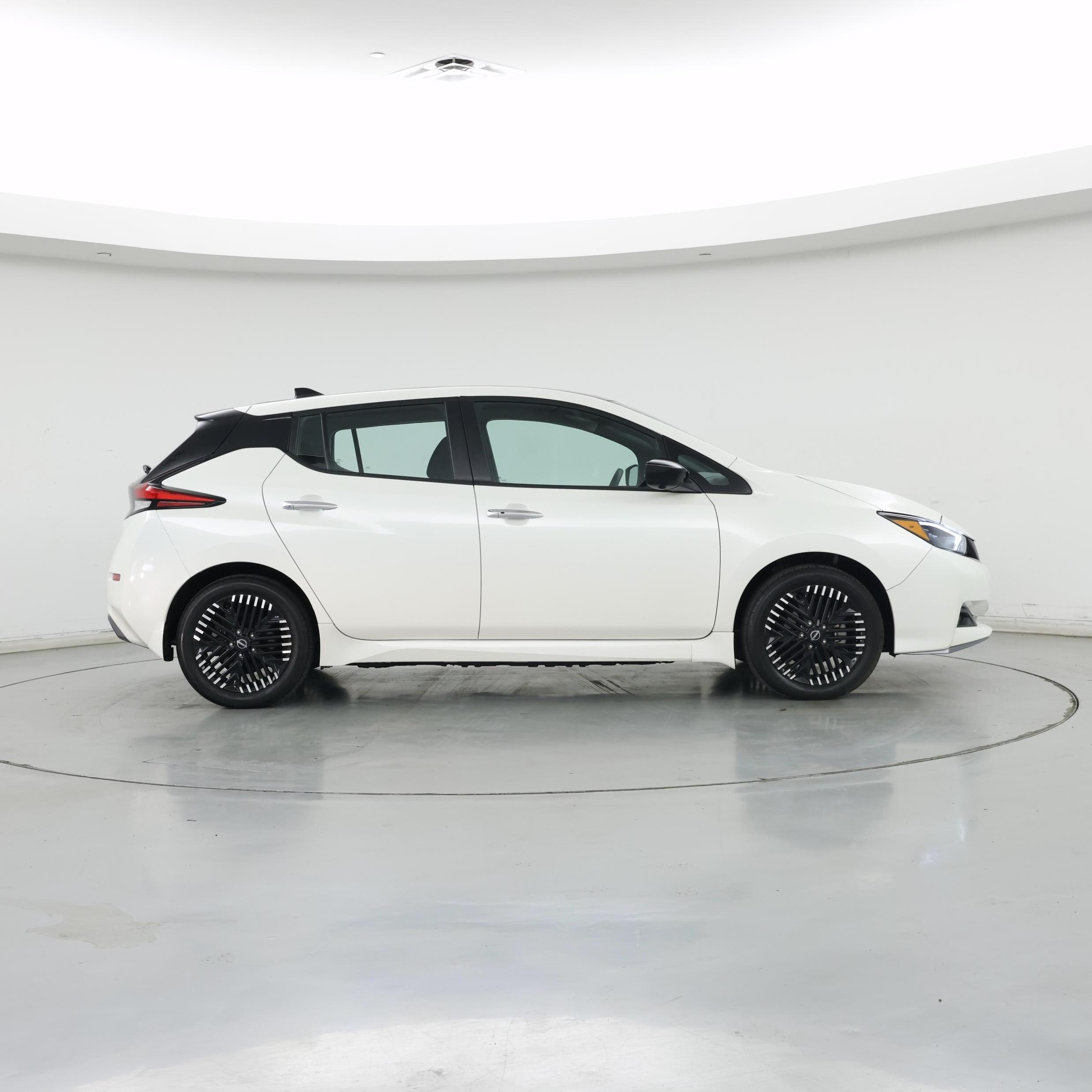 Thumbnail: 2023 Nissan Leaf - 7
