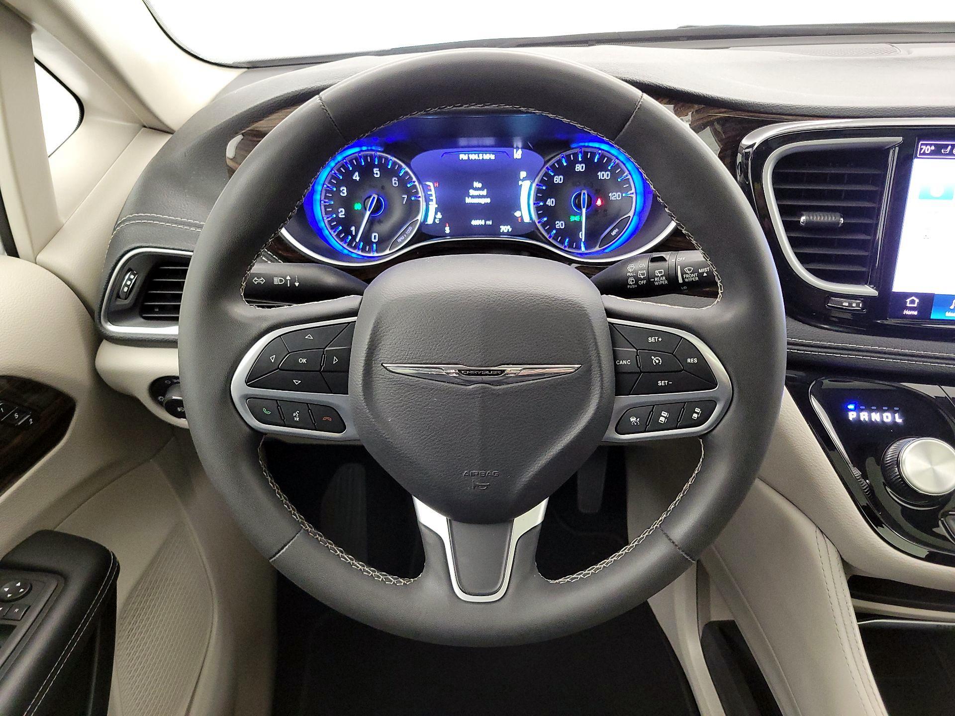 Thumbnail: 2023 Chrysler Pacifica - 10