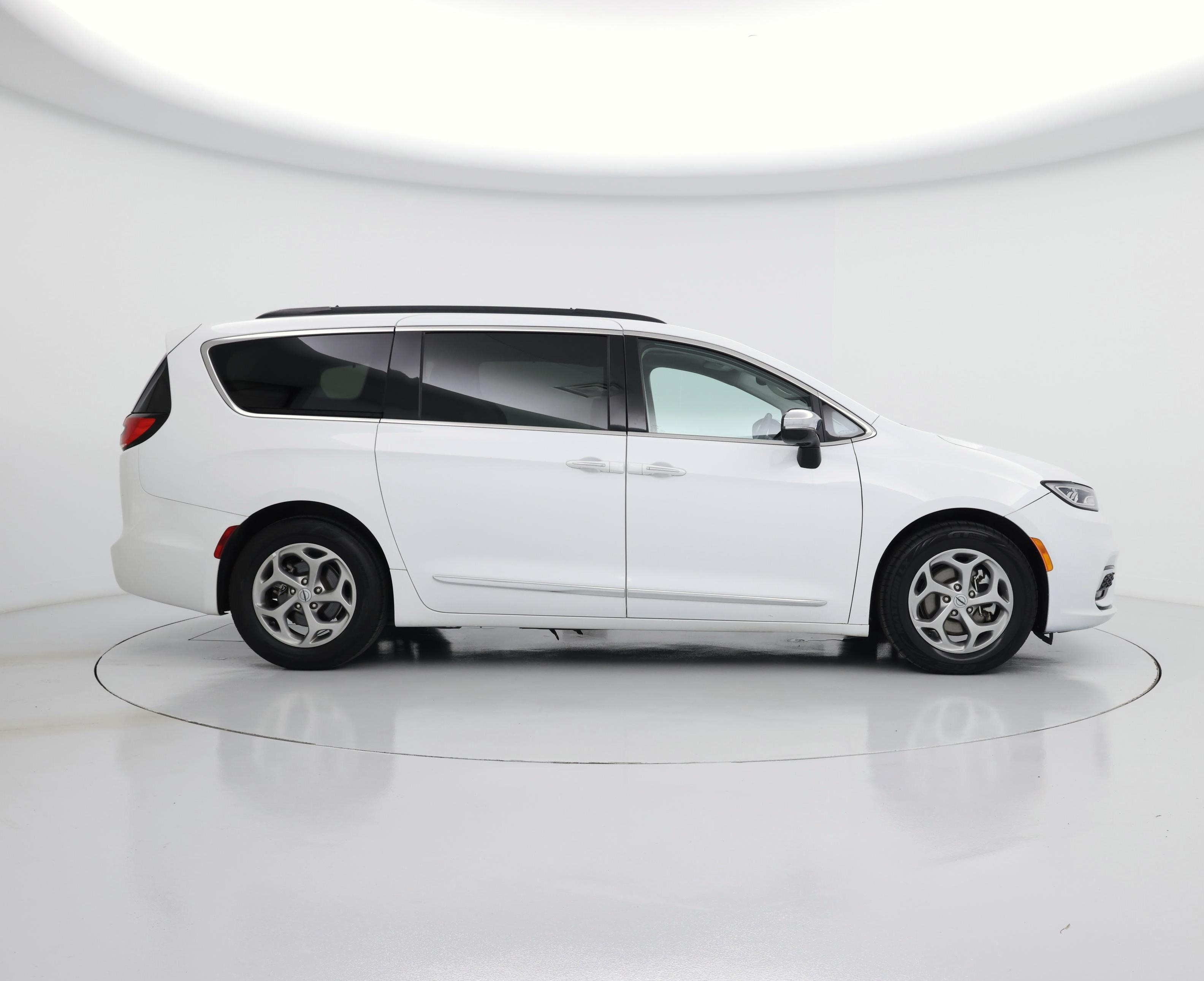 Thumbnail: 2023 Chrysler Pacifica - 7