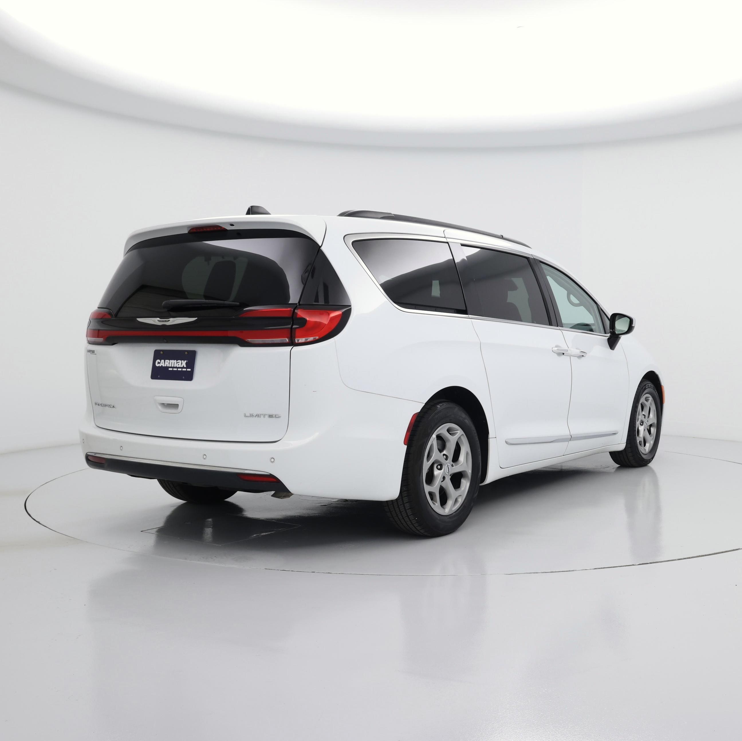 Thumbnail: 2023 Chrysler Pacifica - 8