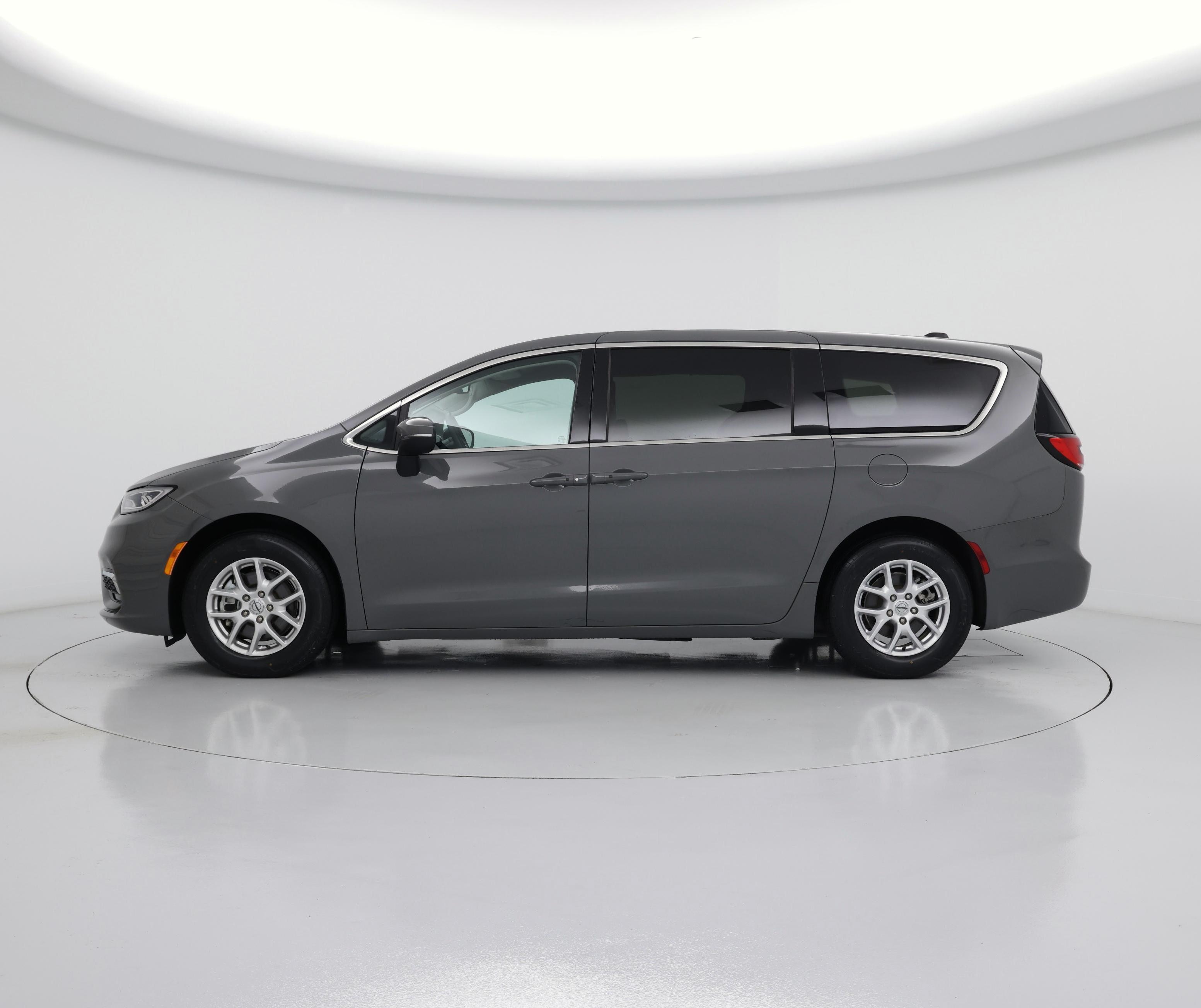 Thumbnail: 2023 Chrysler Pacifica - 3