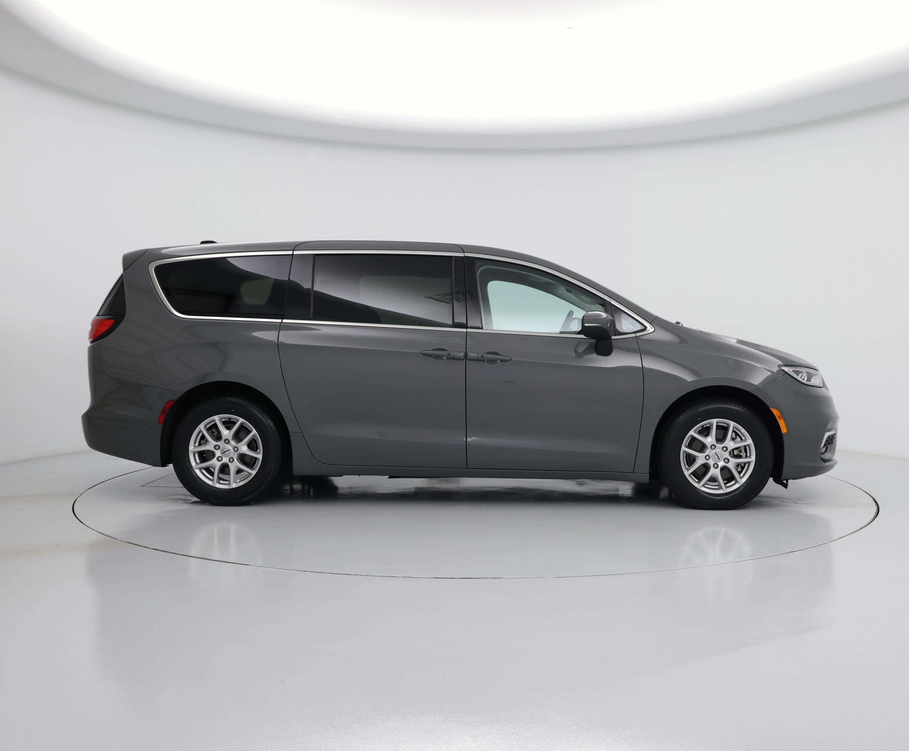 Thumbnail: 2023 Chrysler Pacifica - 7