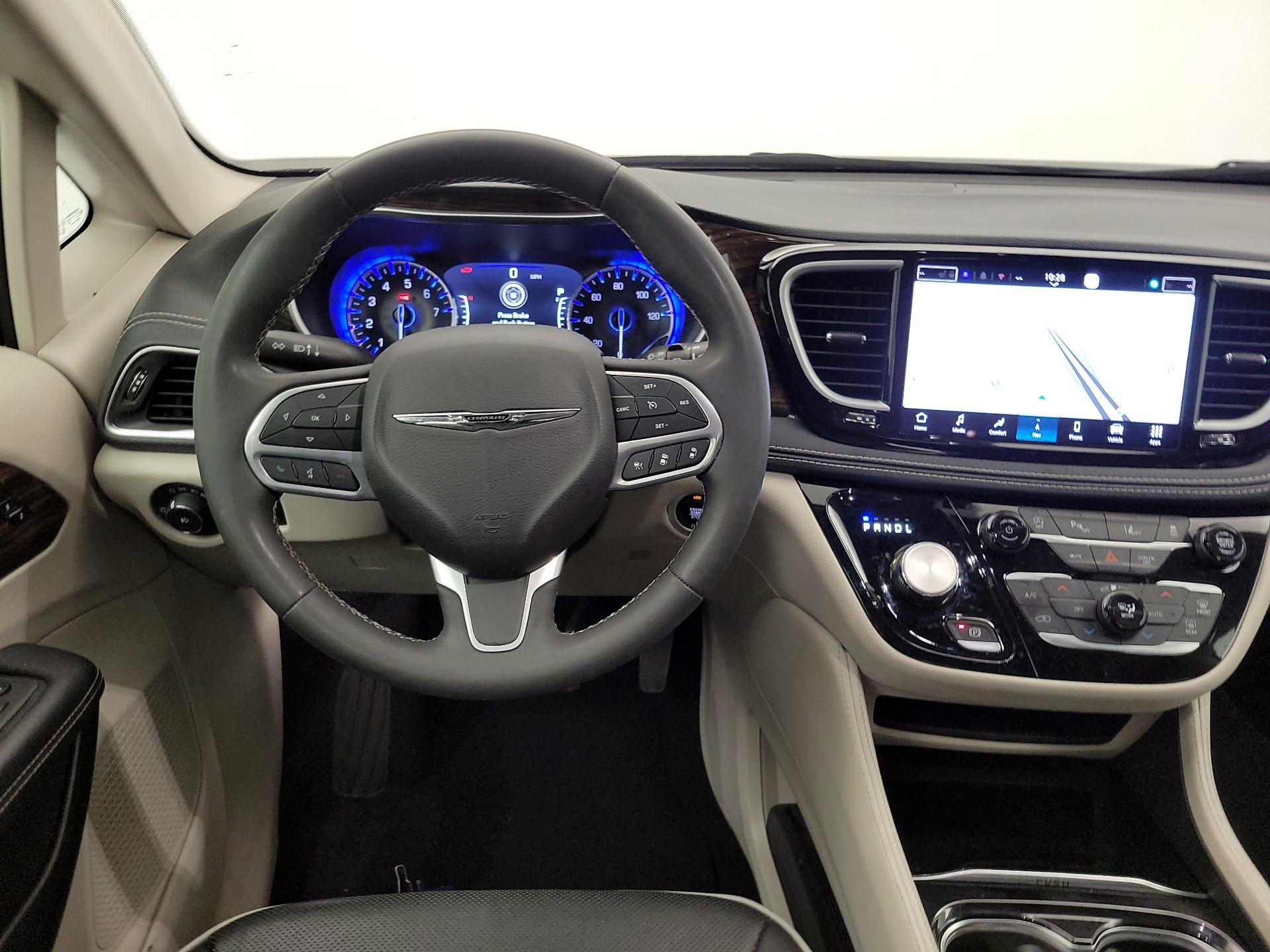 Thumbnail: 2023 Chrysler Pacifica - 10