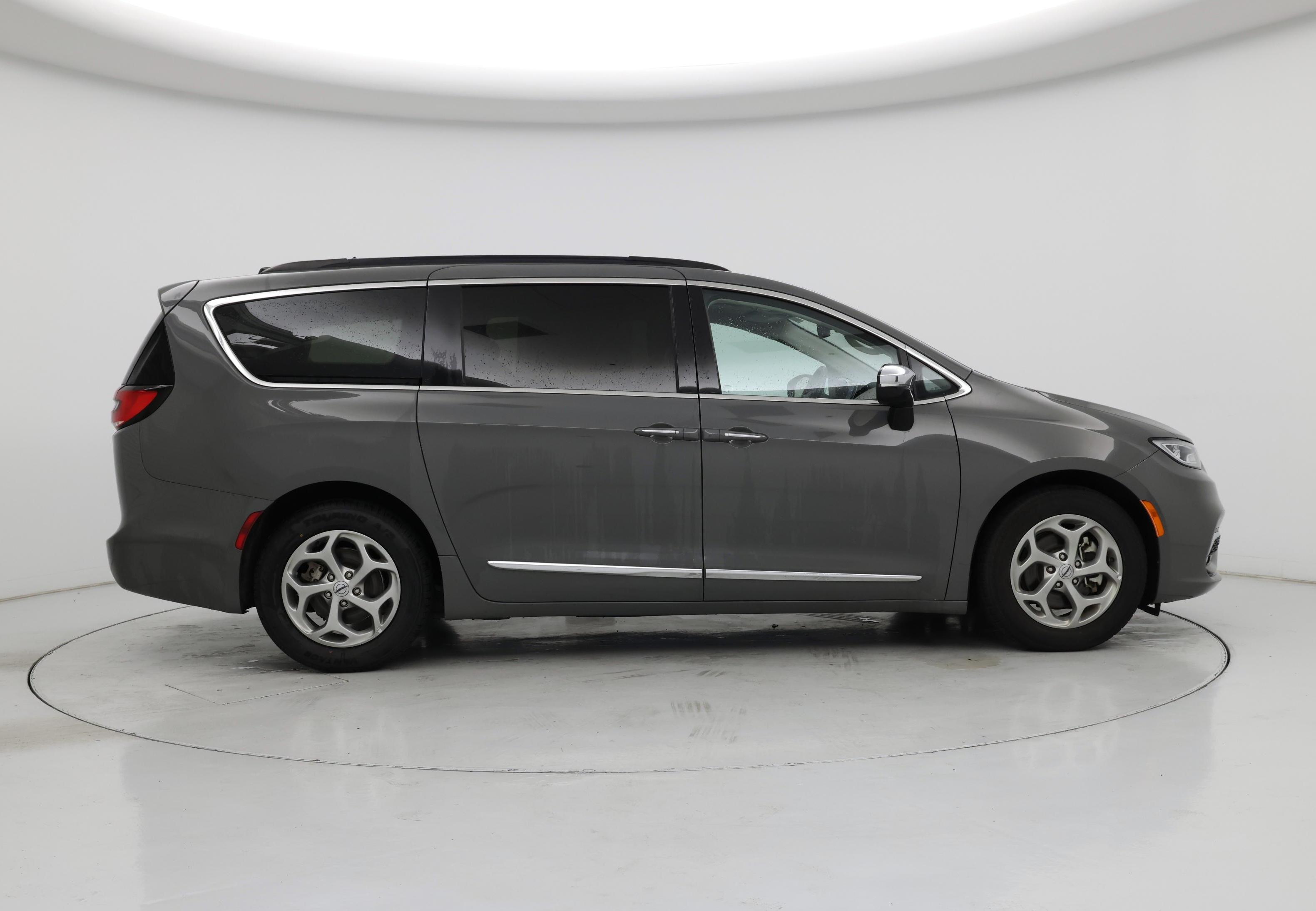 Thumbnail: 2023 Chrysler Pacifica - 7