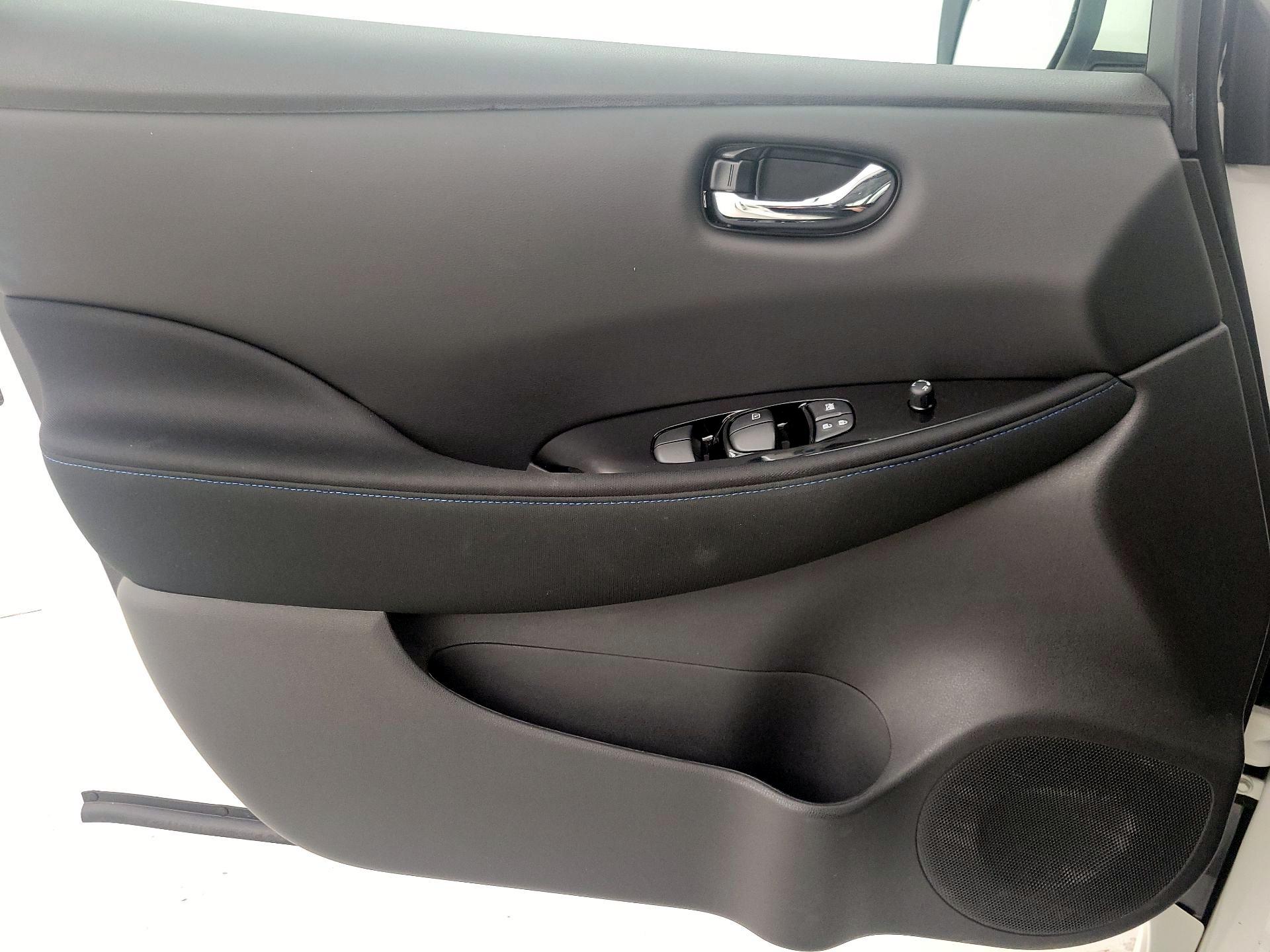 Thumbnail: 2022 Nissan Leaf - 12