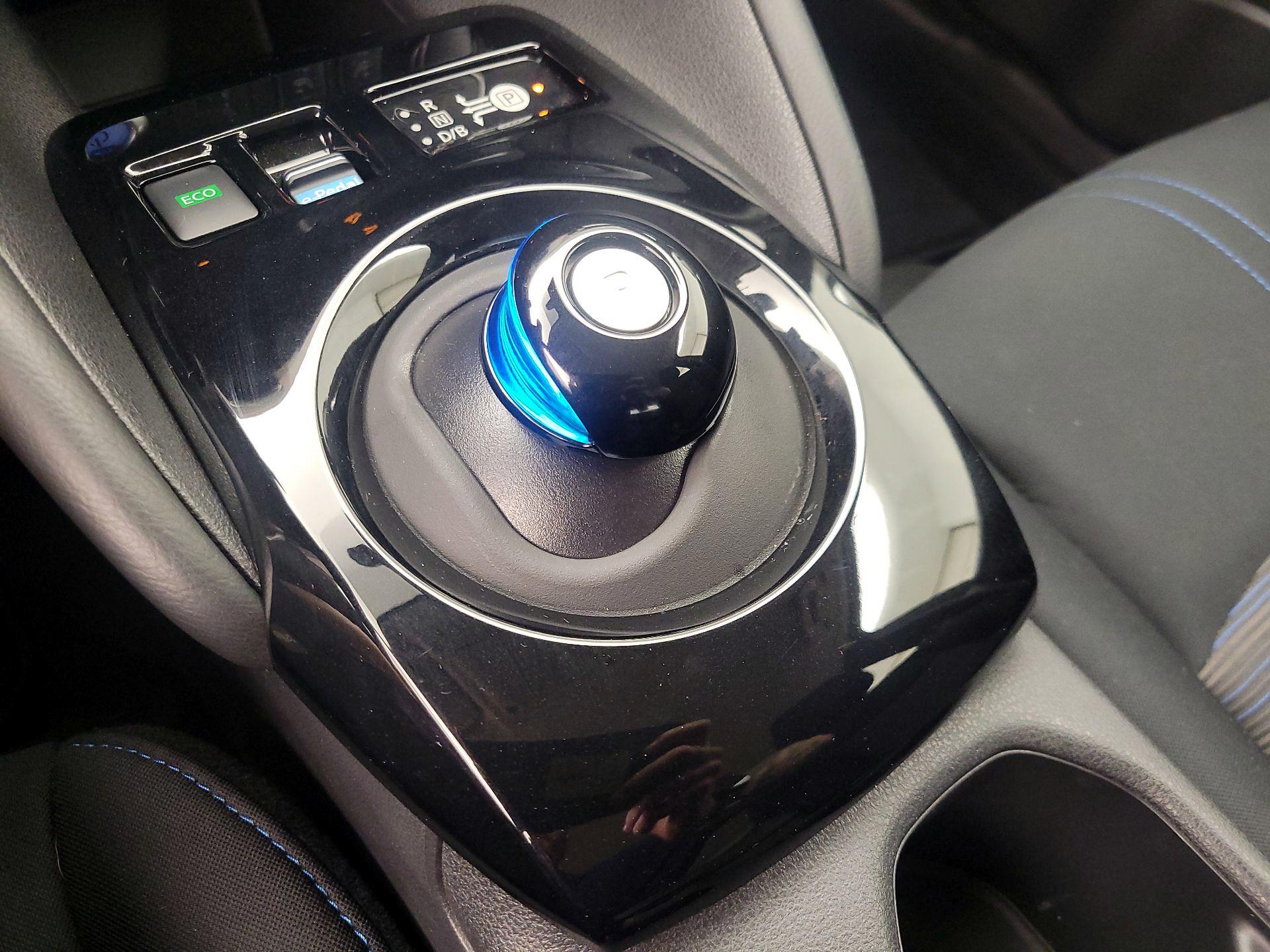 Thumbnail: 2022 Nissan Leaf - 18