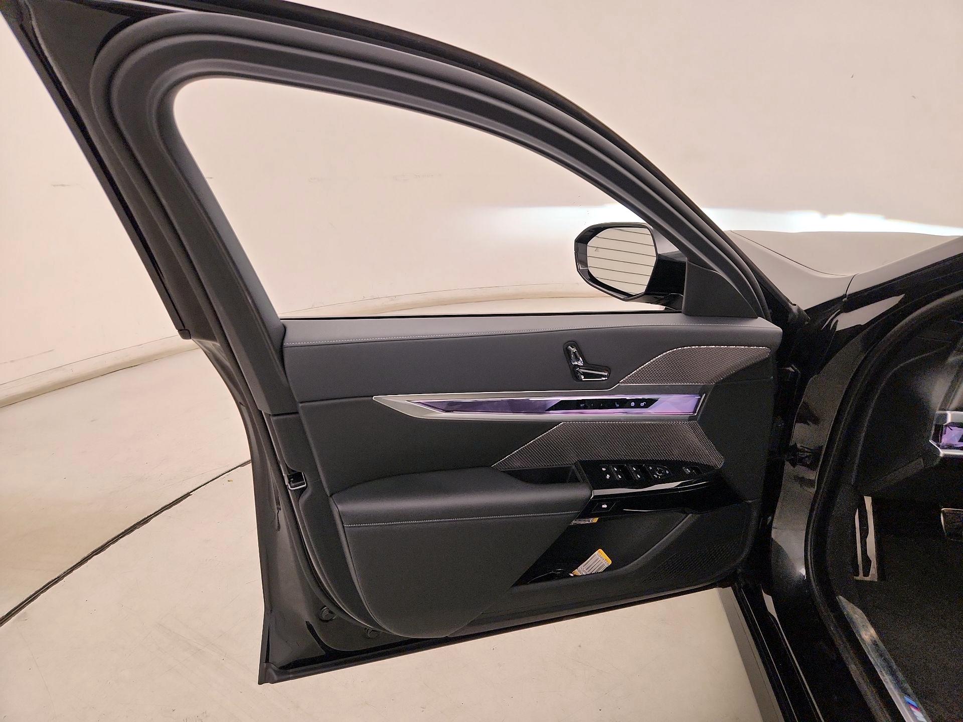 Thumbnail: 2023 BMW 7 Series - 12