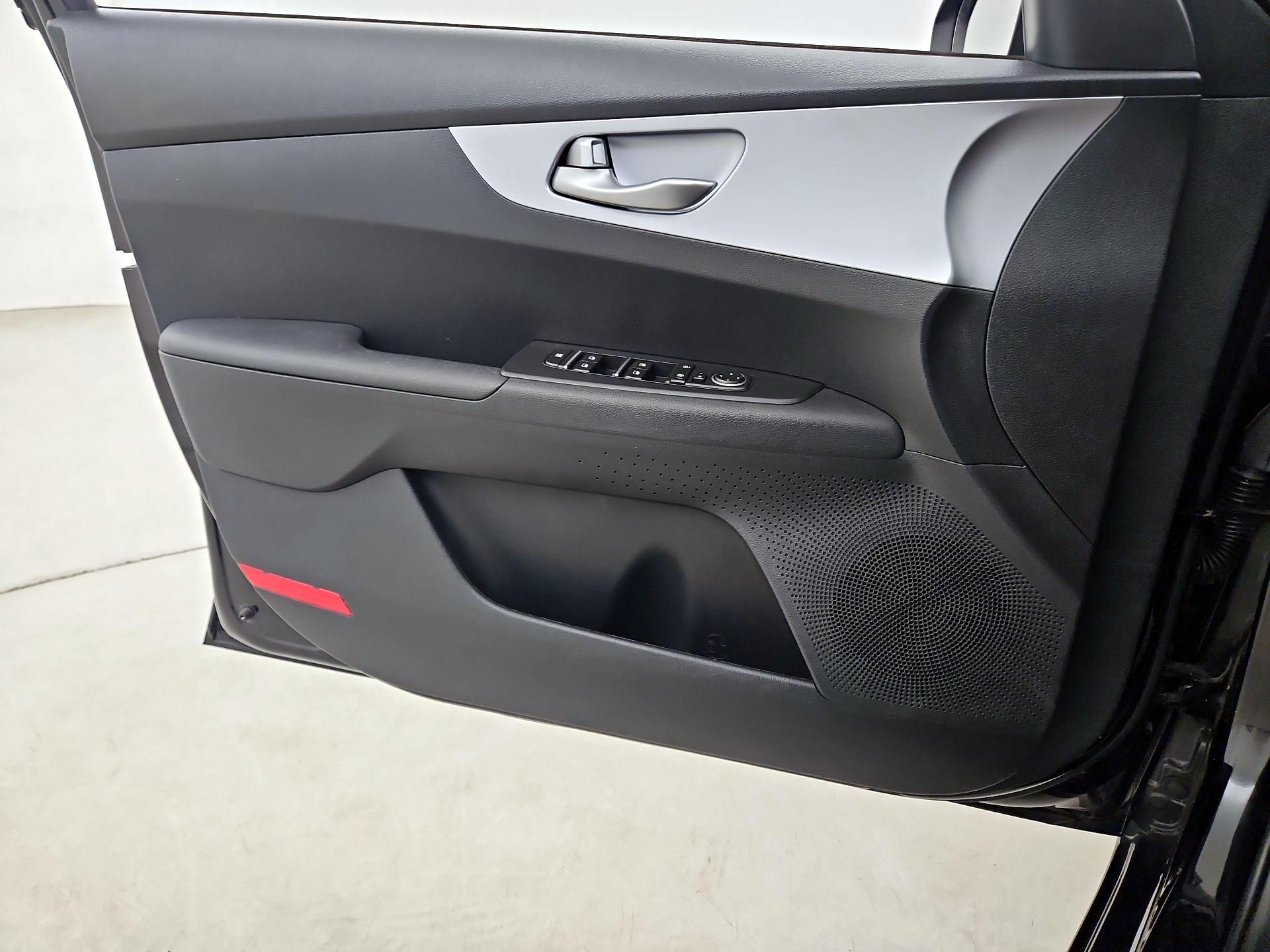Thumbnail: 2024 Kia Forte - 12