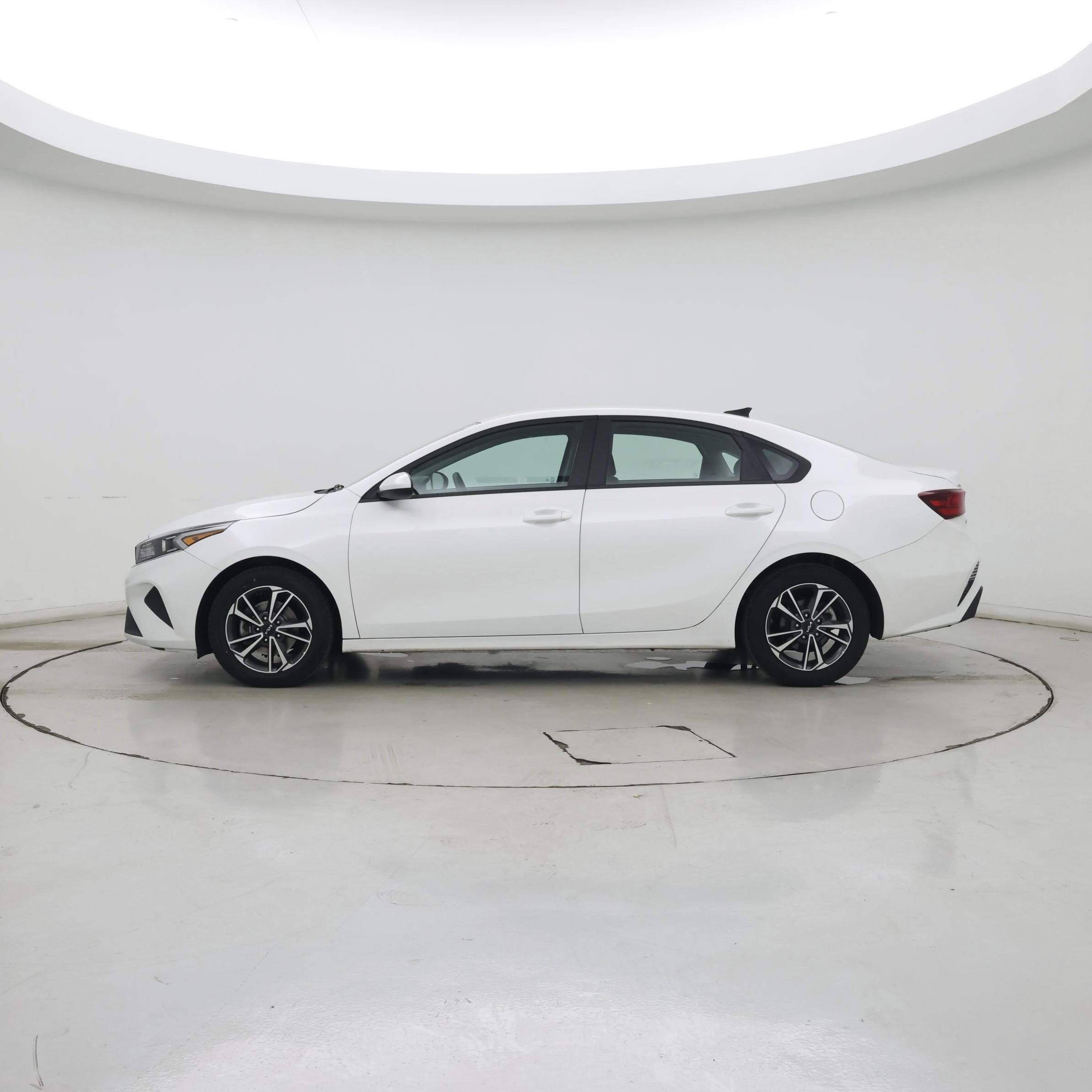 Thumbnail: 2024 Kia Forte - 3