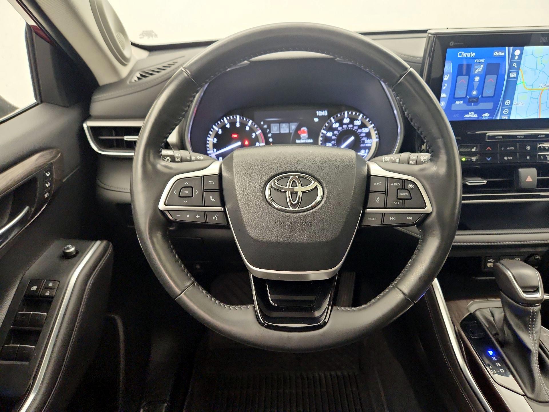 Thumbnail: 2022 Toyota Highlander - 10
