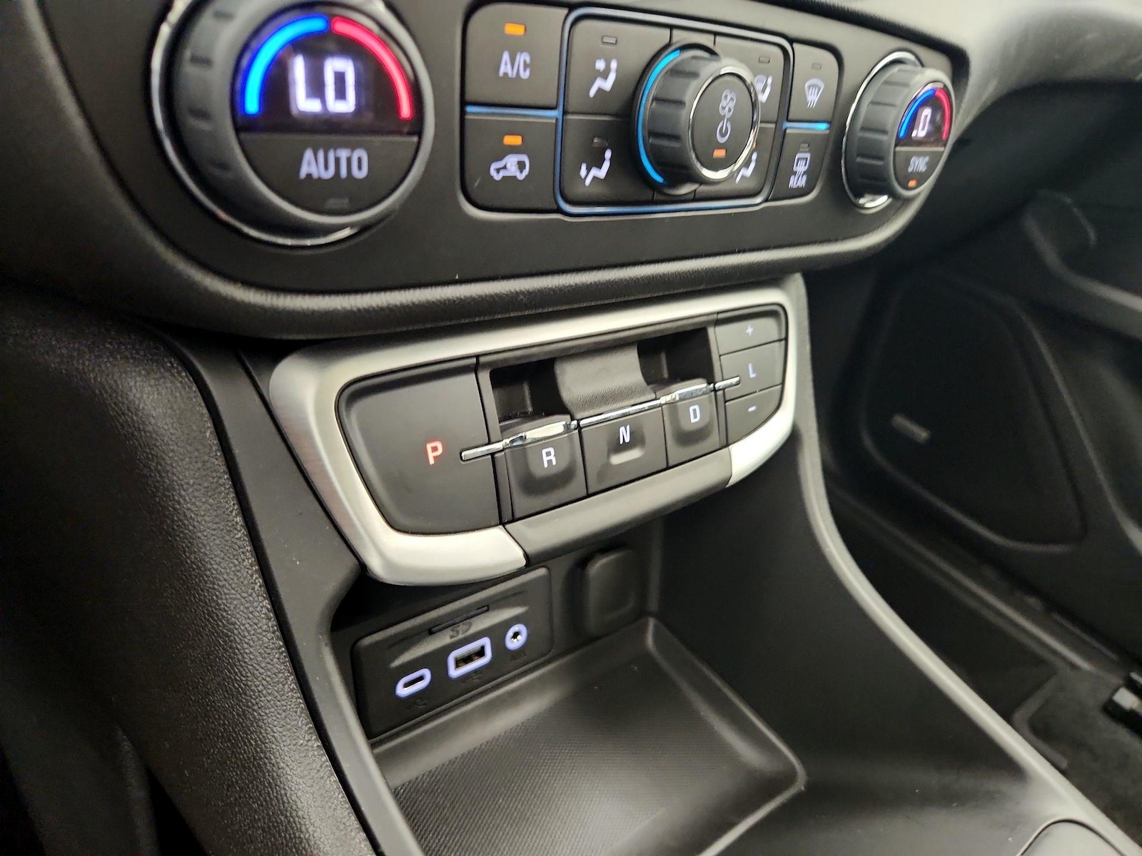 2024 GMC Terrain SLT - Photo 18