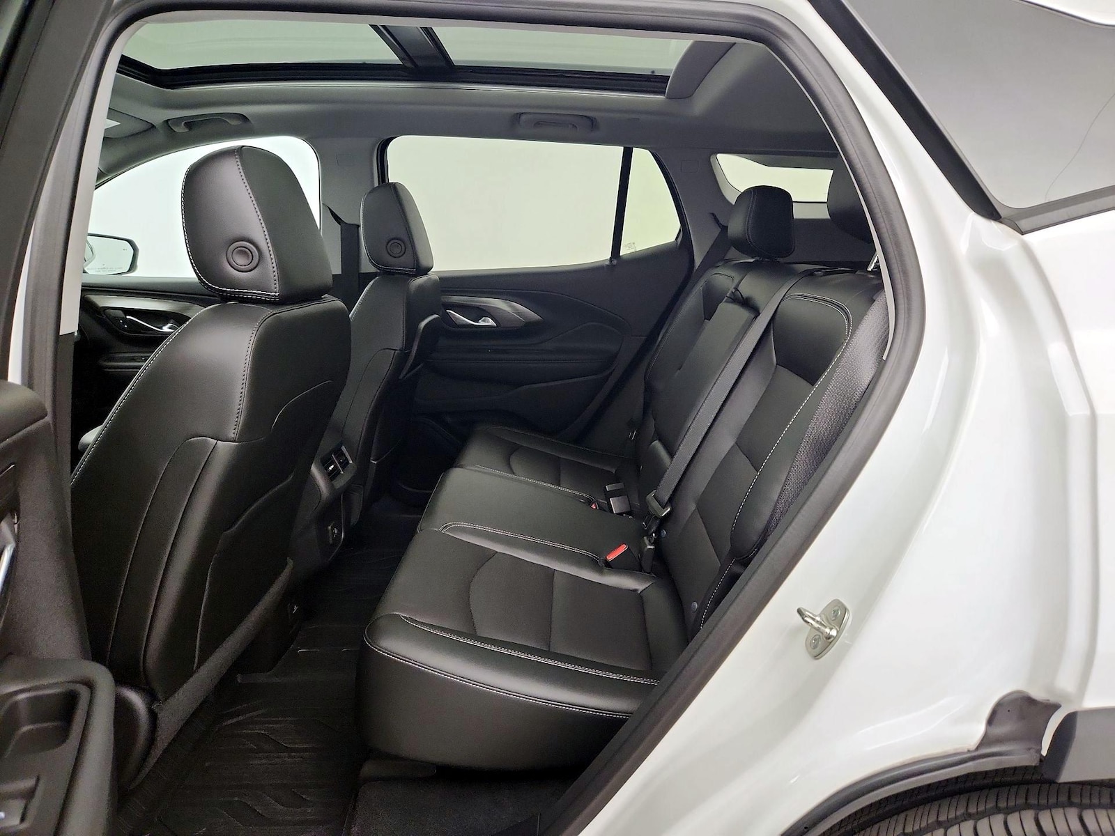 2024 GMC Terrain SLT - Photo 21