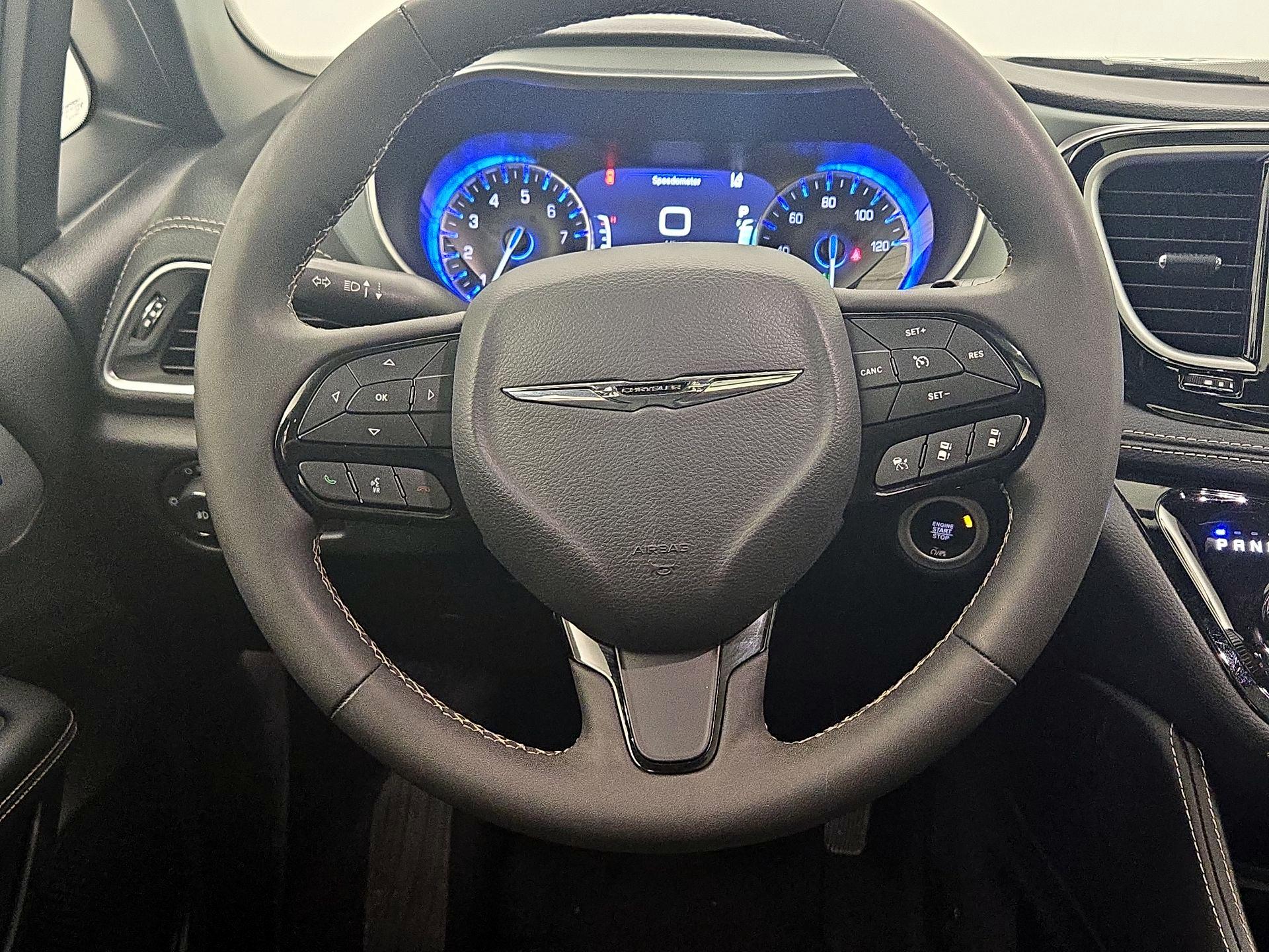 Thumbnail: 2025 Chrysler Pacifica - 10