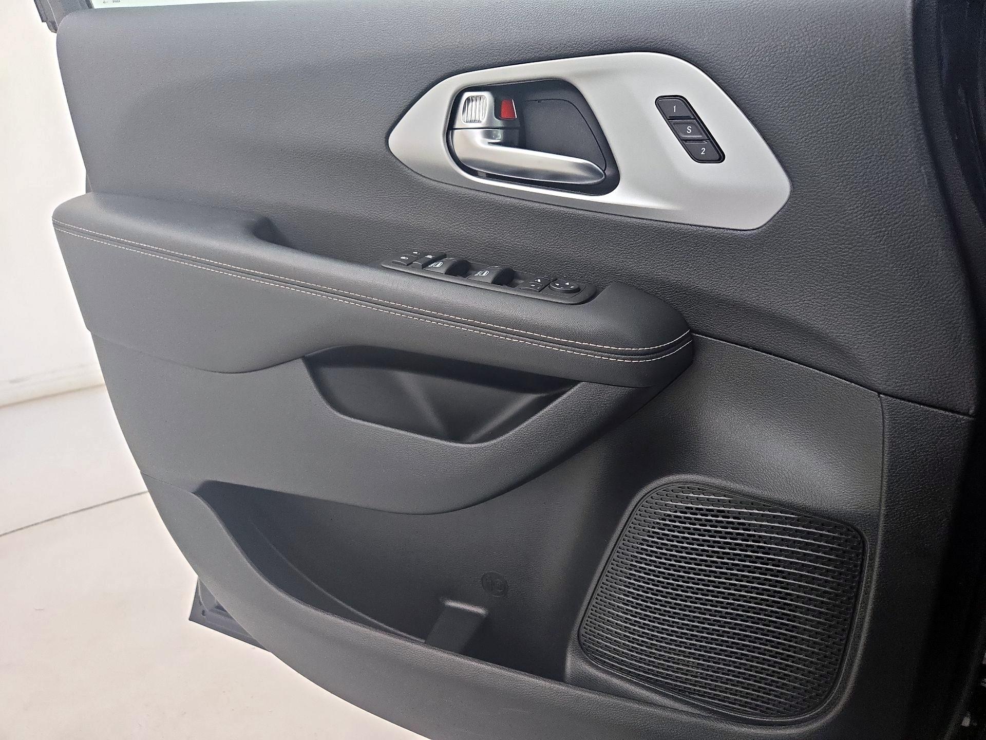 Thumbnail: 2025 Chrysler Pacifica - 12