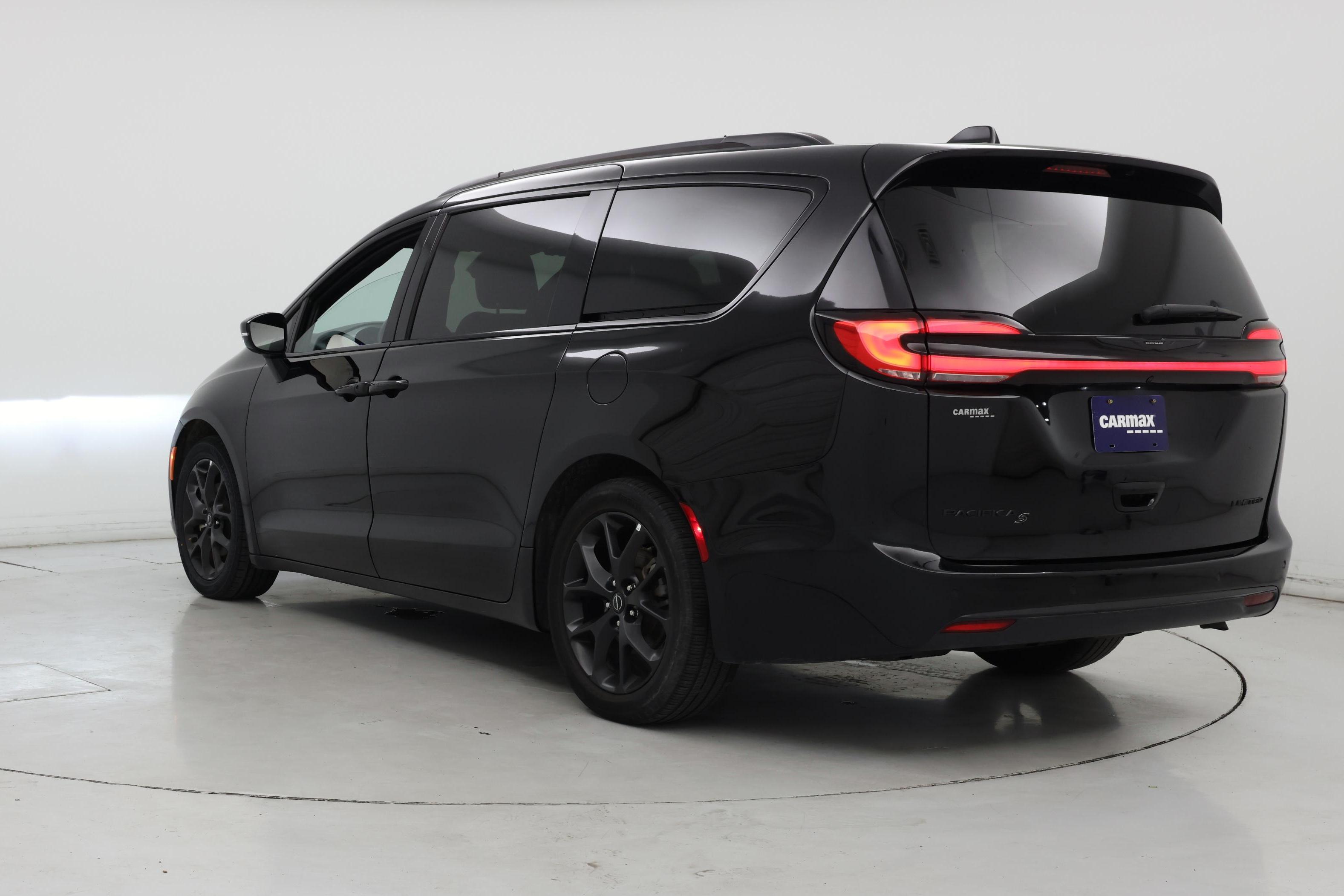 Thumbnail: 2025 Chrysler Pacifica - 2