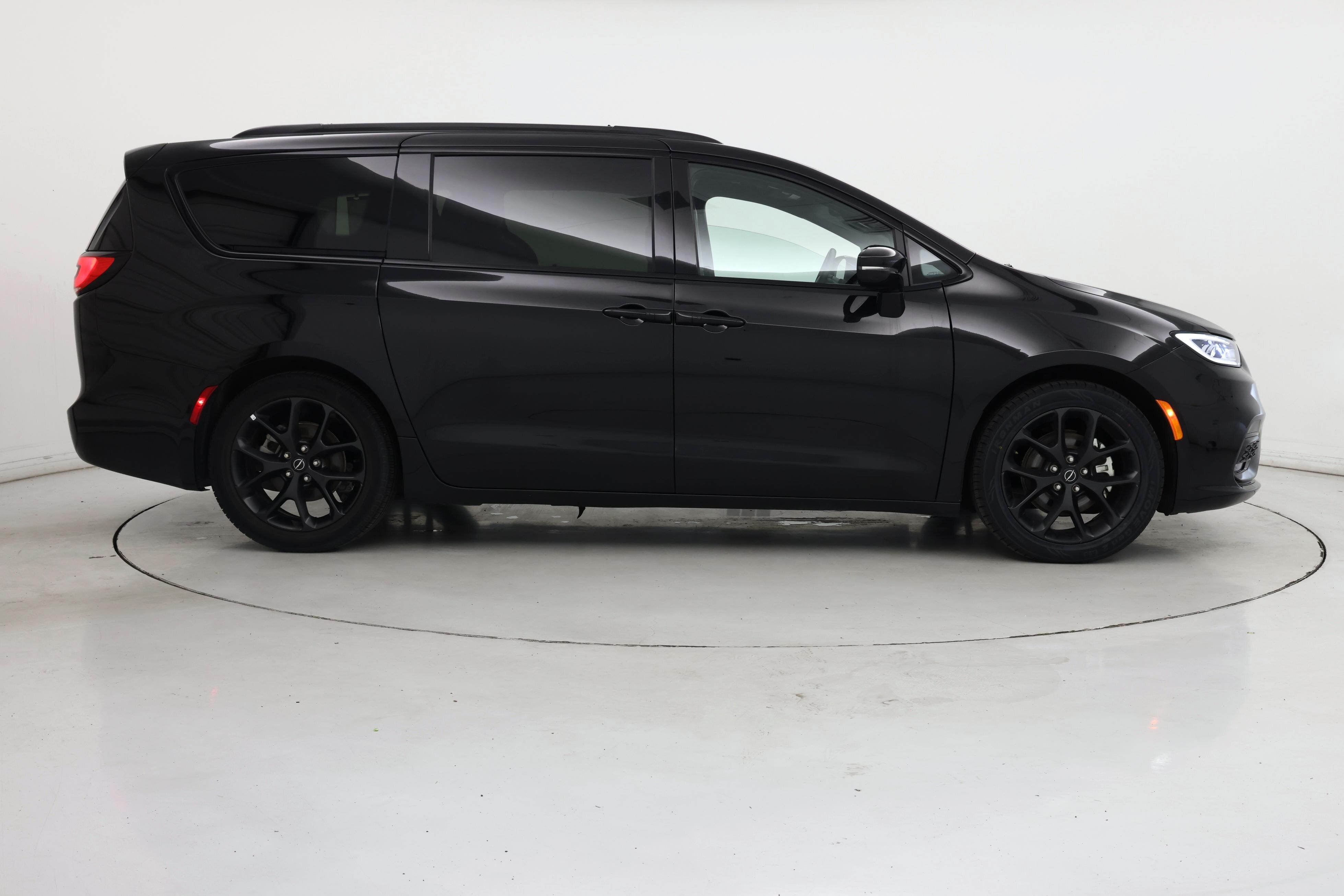 Thumbnail: 2025 Chrysler Pacifica - 7