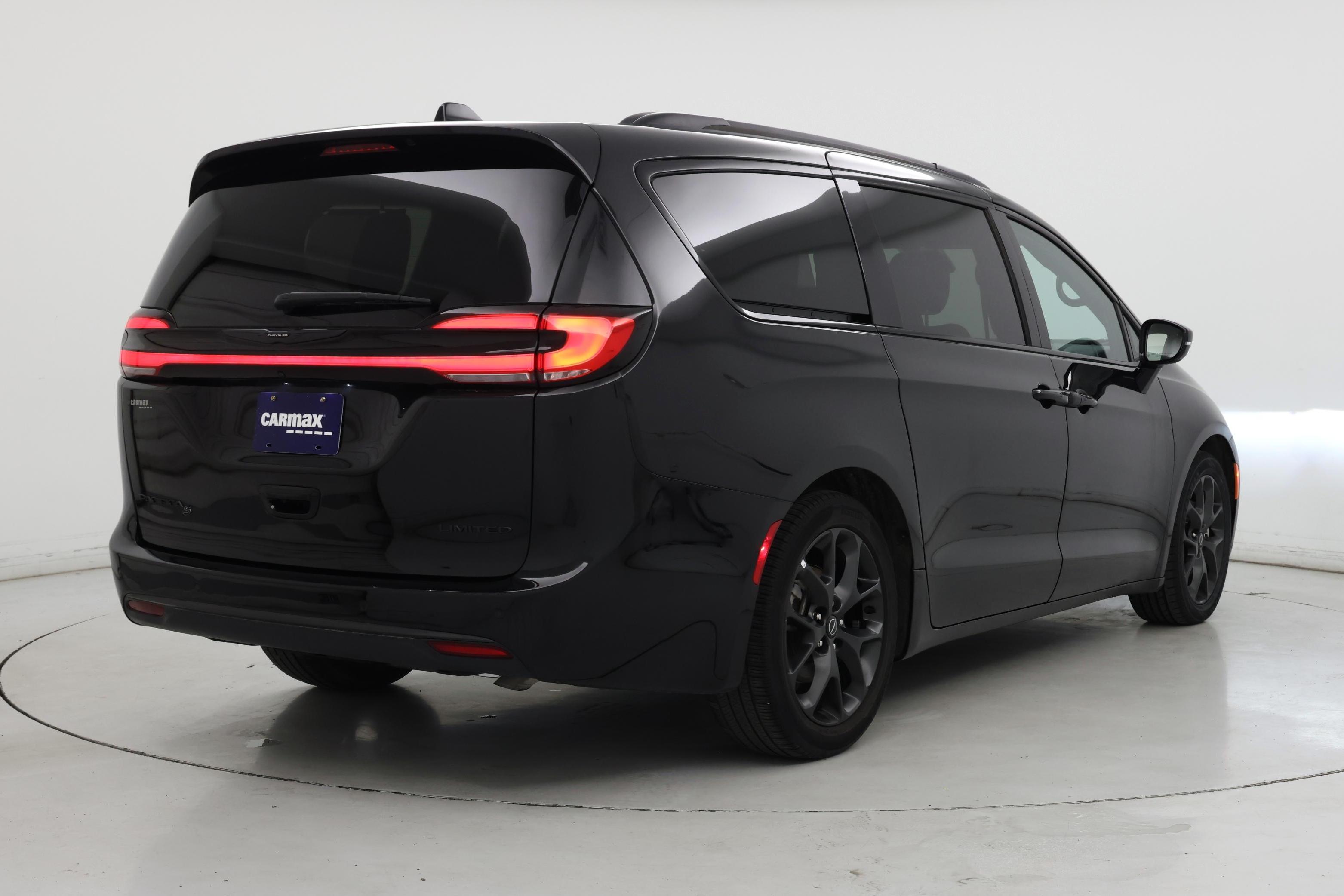 Thumbnail: 2025 Chrysler Pacifica - 8