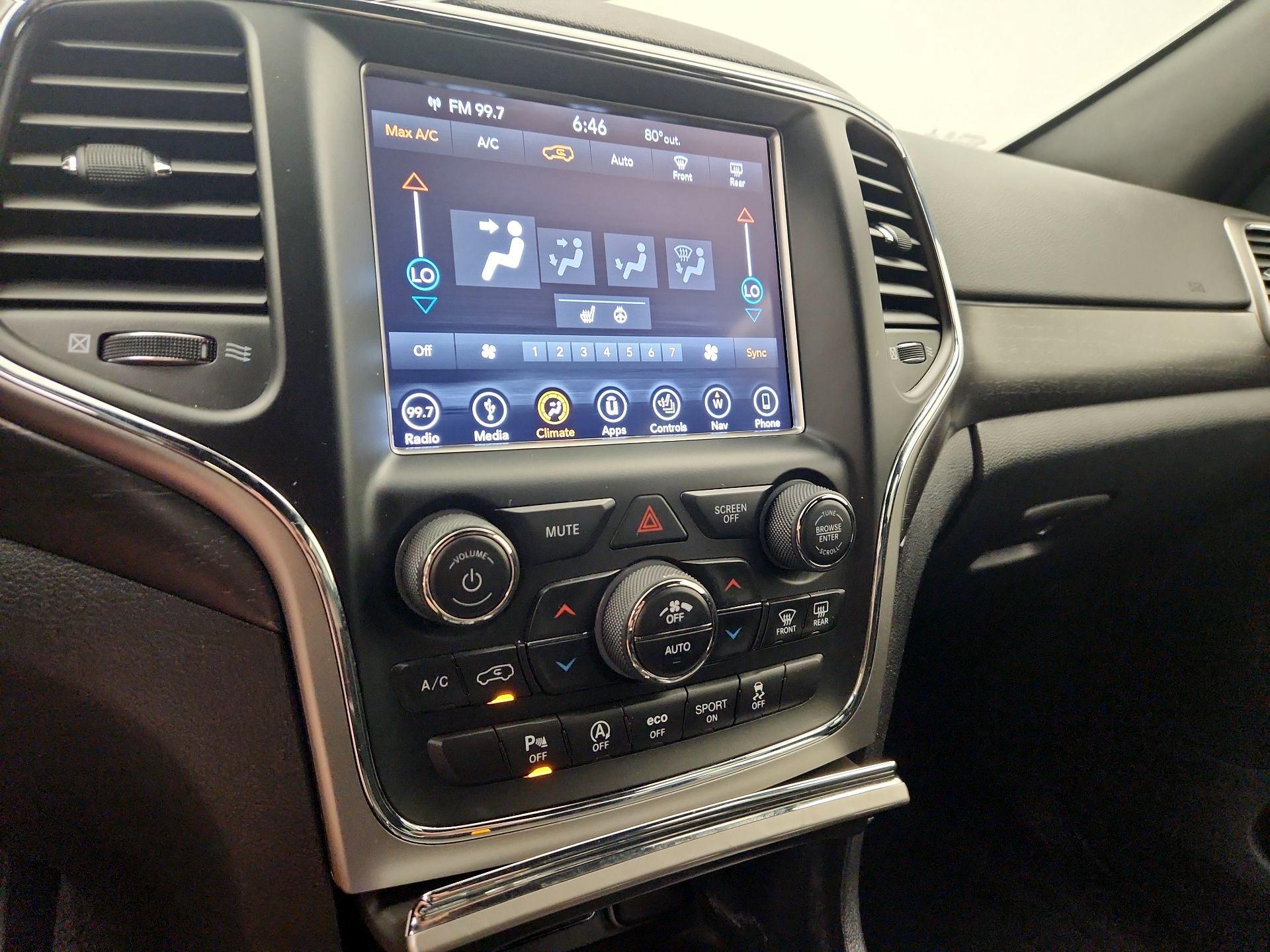 Thumbnail: 2018 Jeep Grand Cherokee - 16