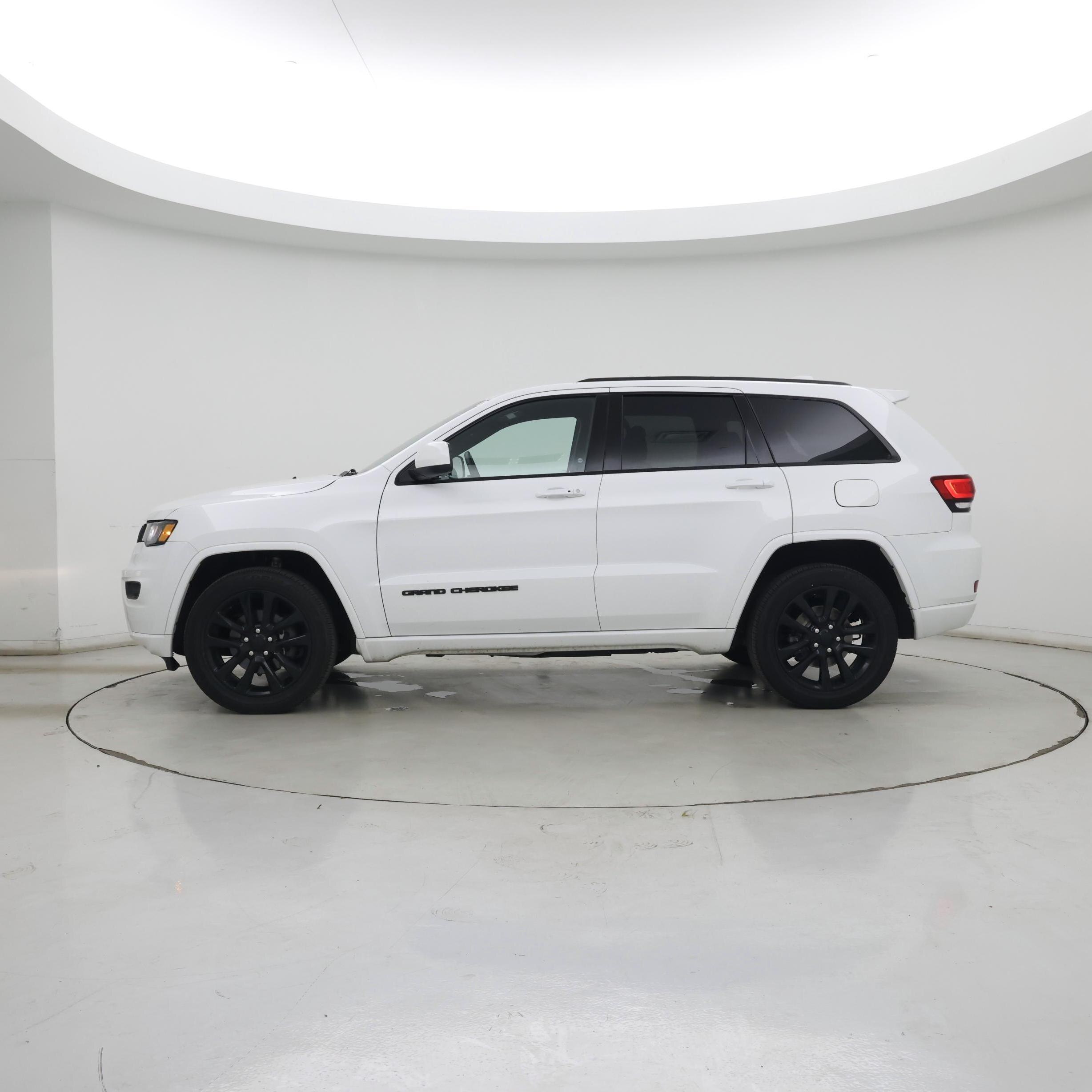 Thumbnail: 2018 Jeep Grand Cherokee - 3