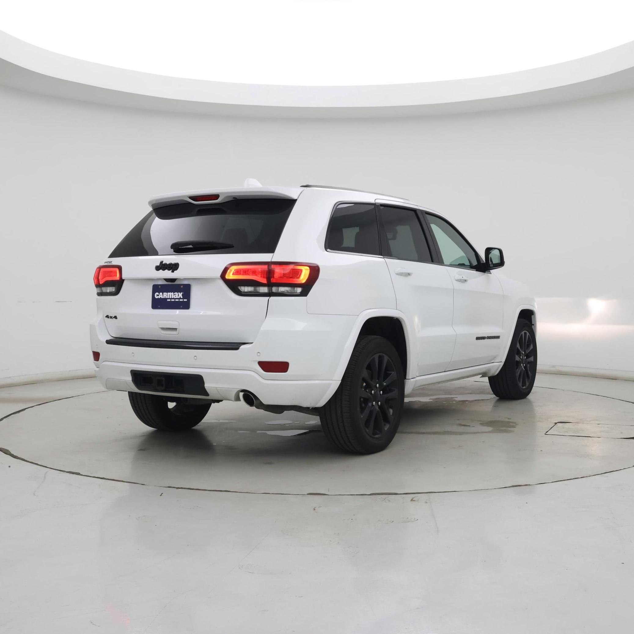Thumbnail: 2018 Jeep Grand Cherokee - 8