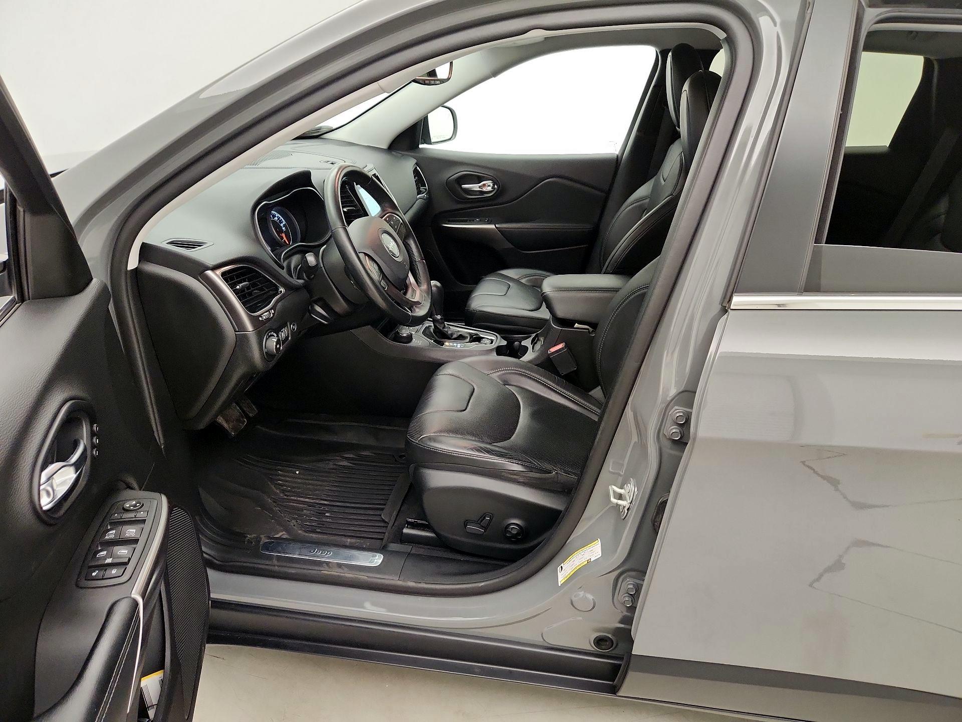 Thumbnail: 2020 Jeep Cherokee - 11