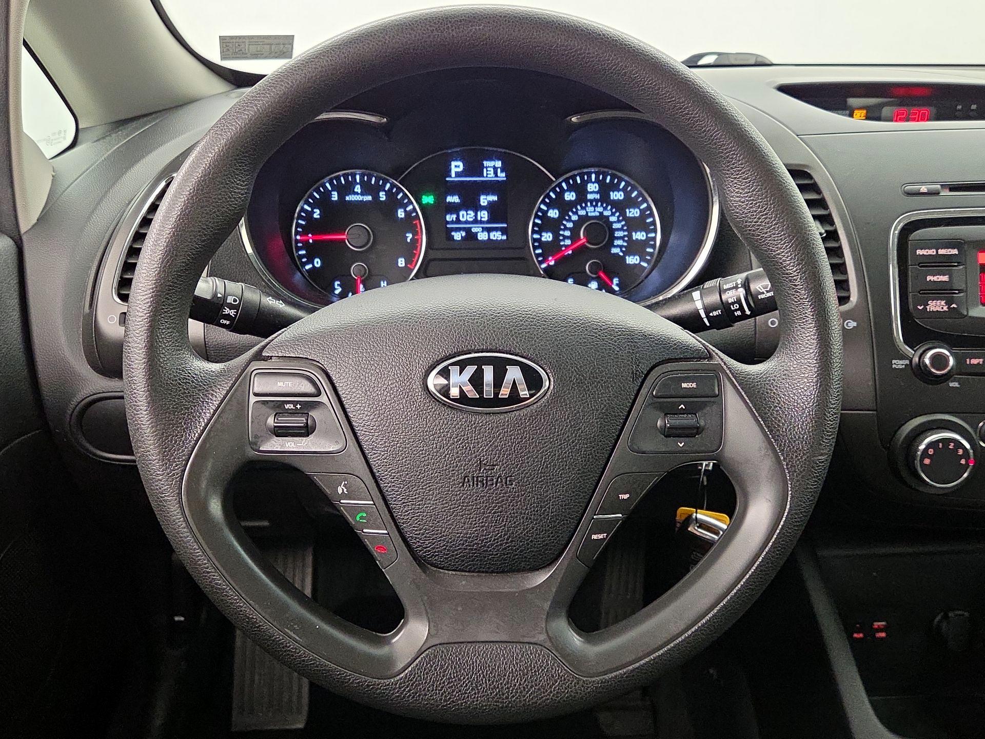 Thumbnail: 2017 Kia Forte - 10