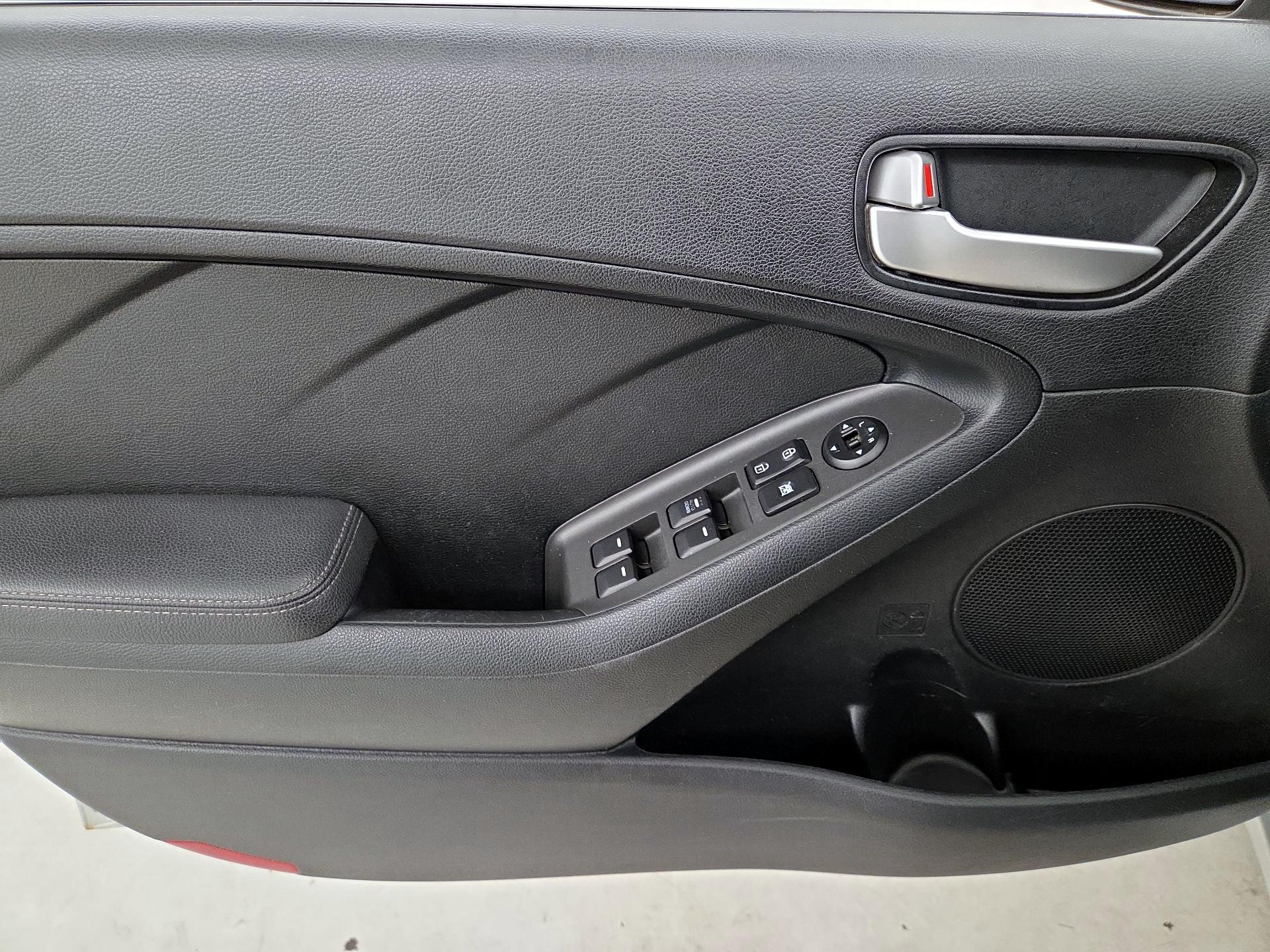 Thumbnail: 2017 Kia Forte - 12