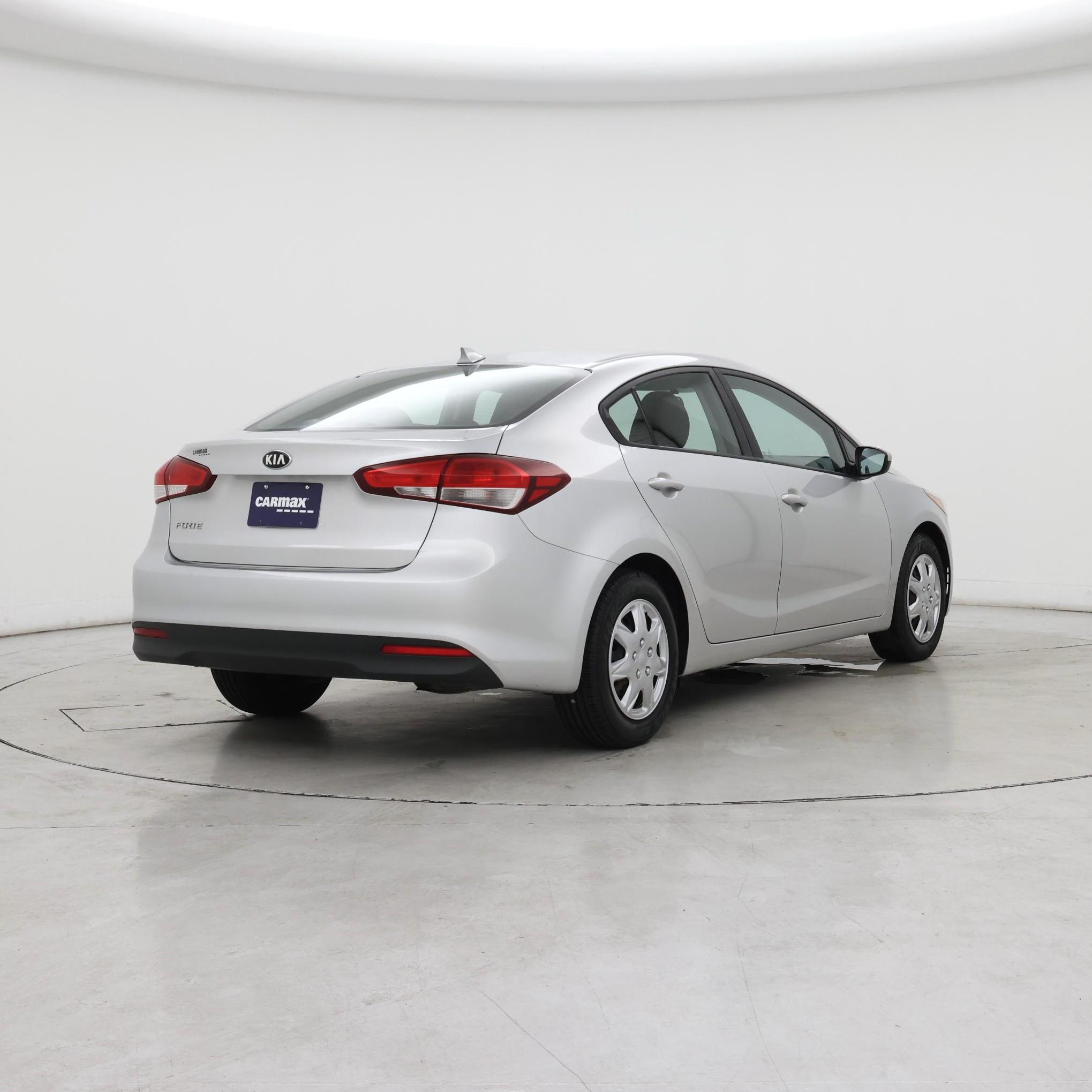Thumbnail: 2017 Kia Forte - 8