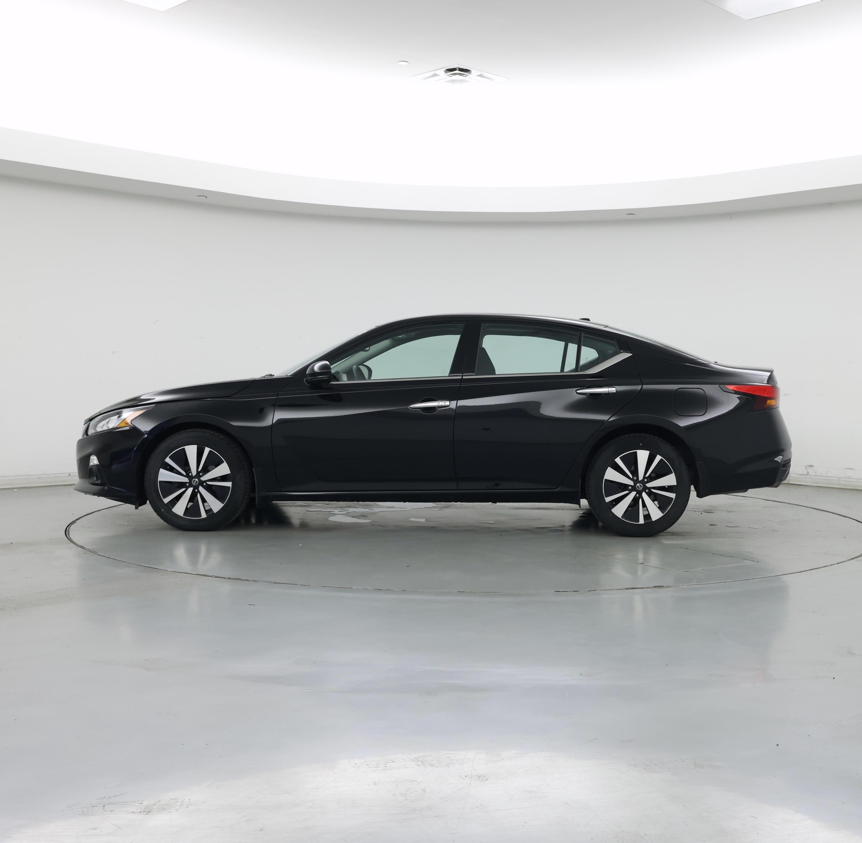 Thumbnail: 2020 Nissan Altima - 3