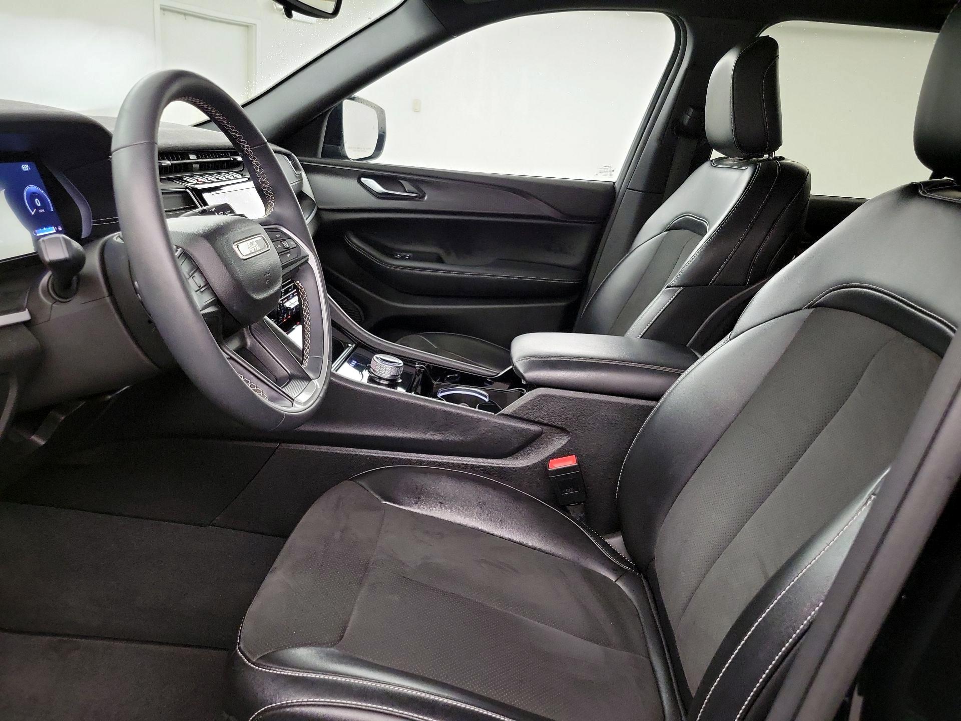 Thumbnail: 2023 Jeep Grand Cherokee - 11