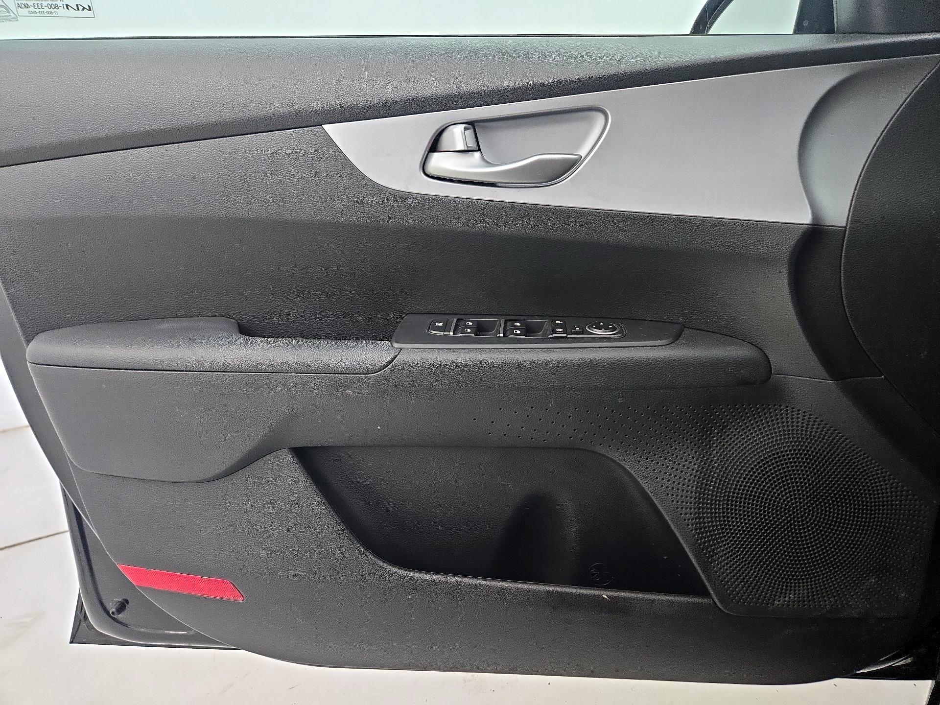 Thumbnail: 2023 Kia Forte - 12