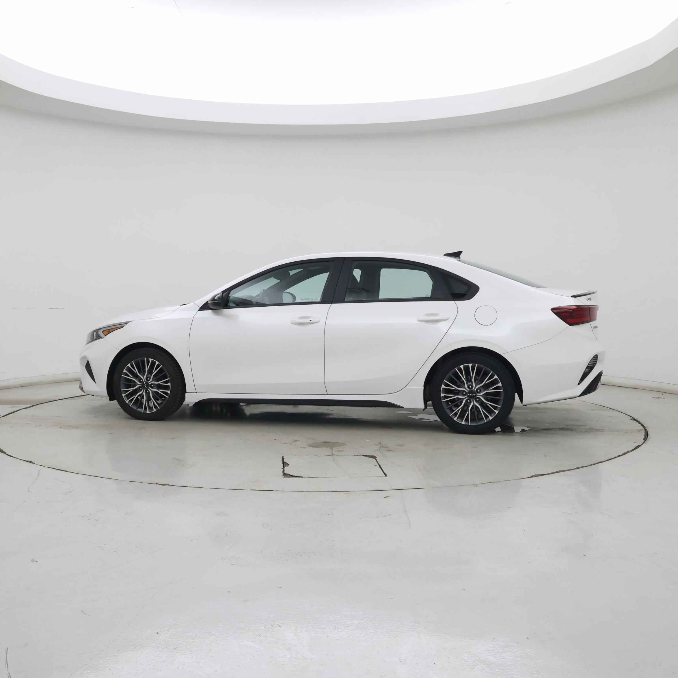 Thumbnail: 2023 Kia Forte - 3