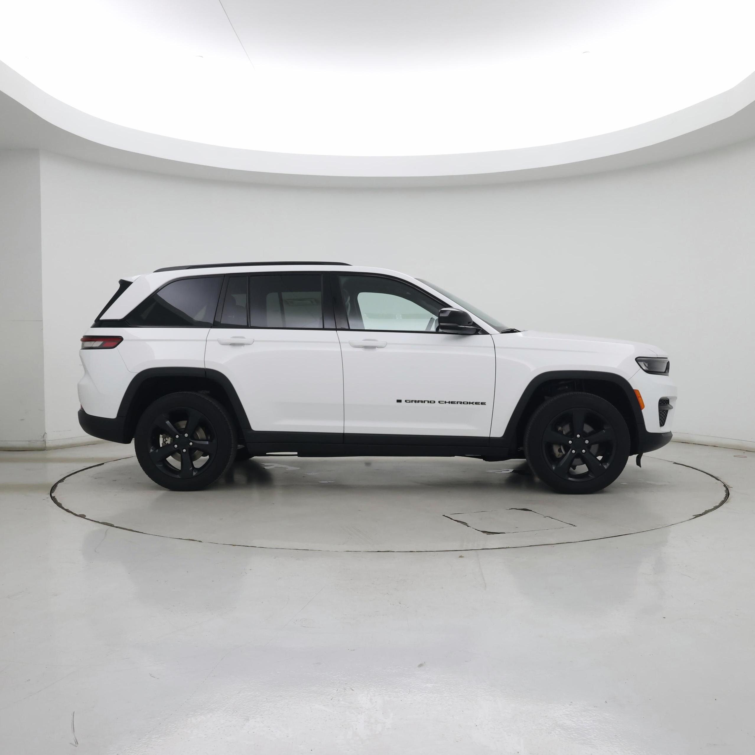 Thumbnail: 2023 Jeep Grand Cherokee - 7