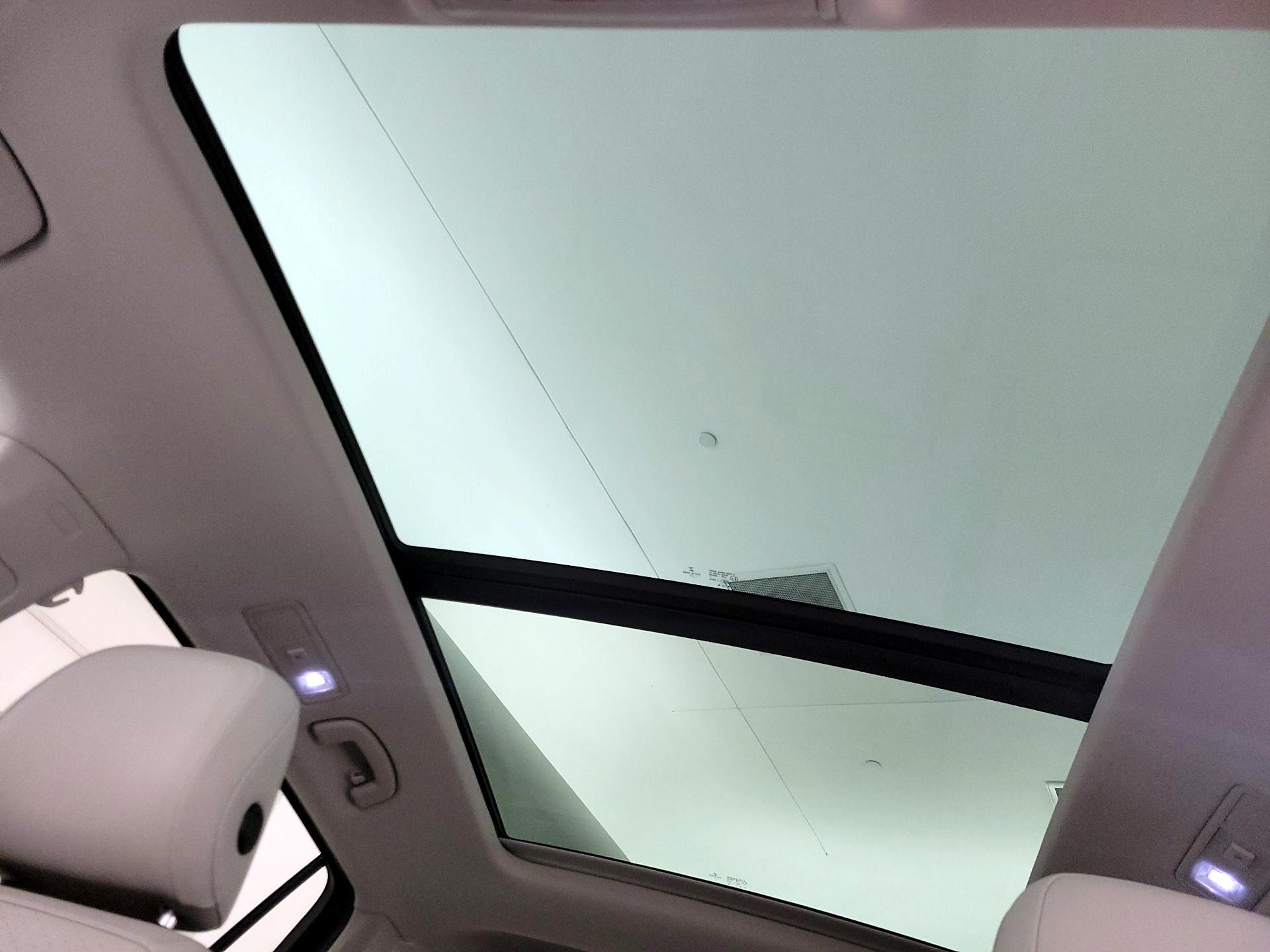 Thumbnail: 2022 Volkswagen Tiguan - 19