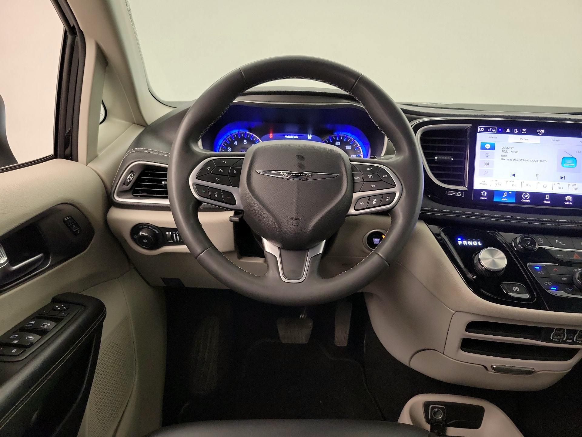Thumbnail: 2023 Chrysler Pacifica - 10