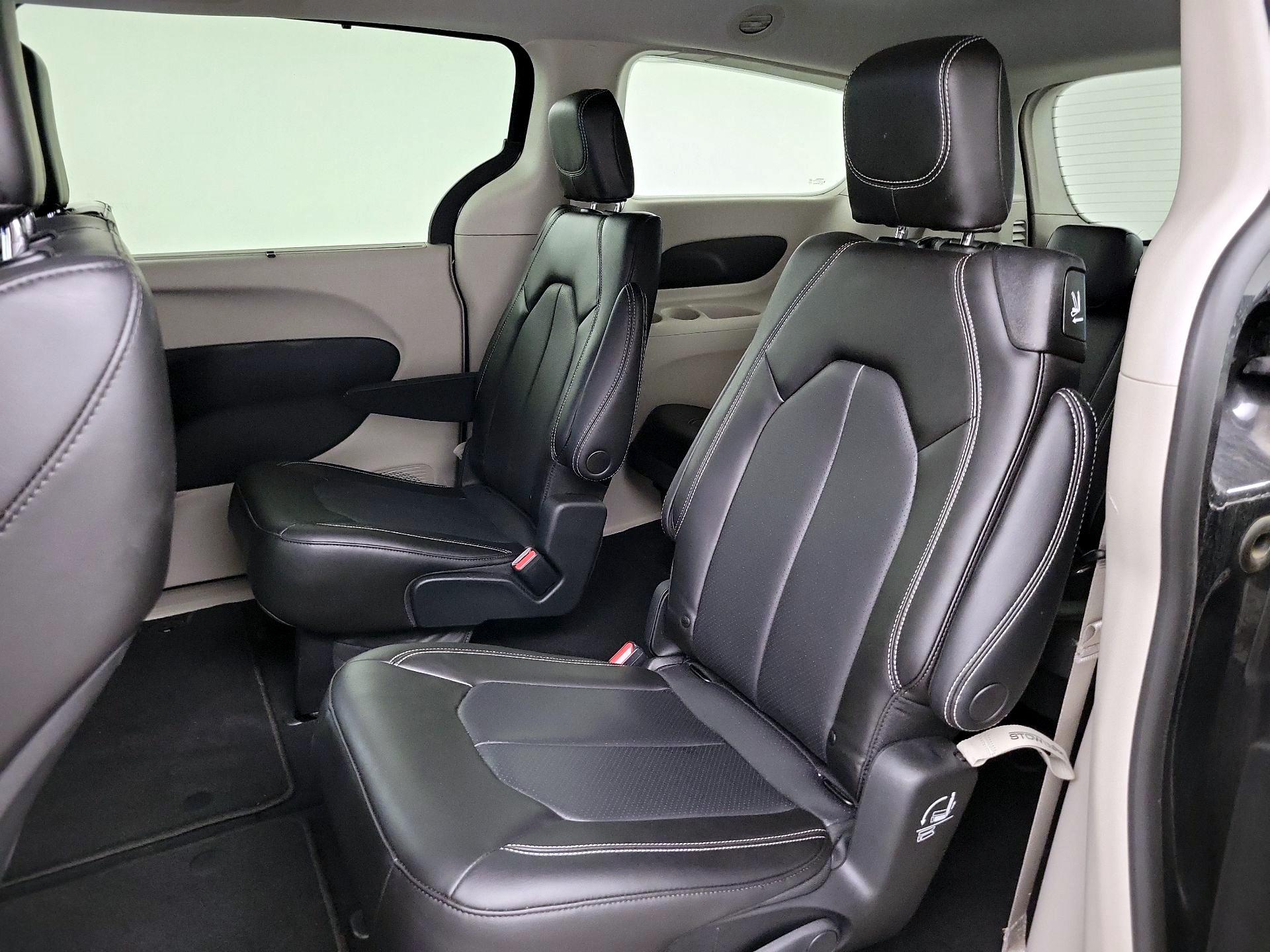 Thumbnail: 2023 Chrysler Pacifica - 19